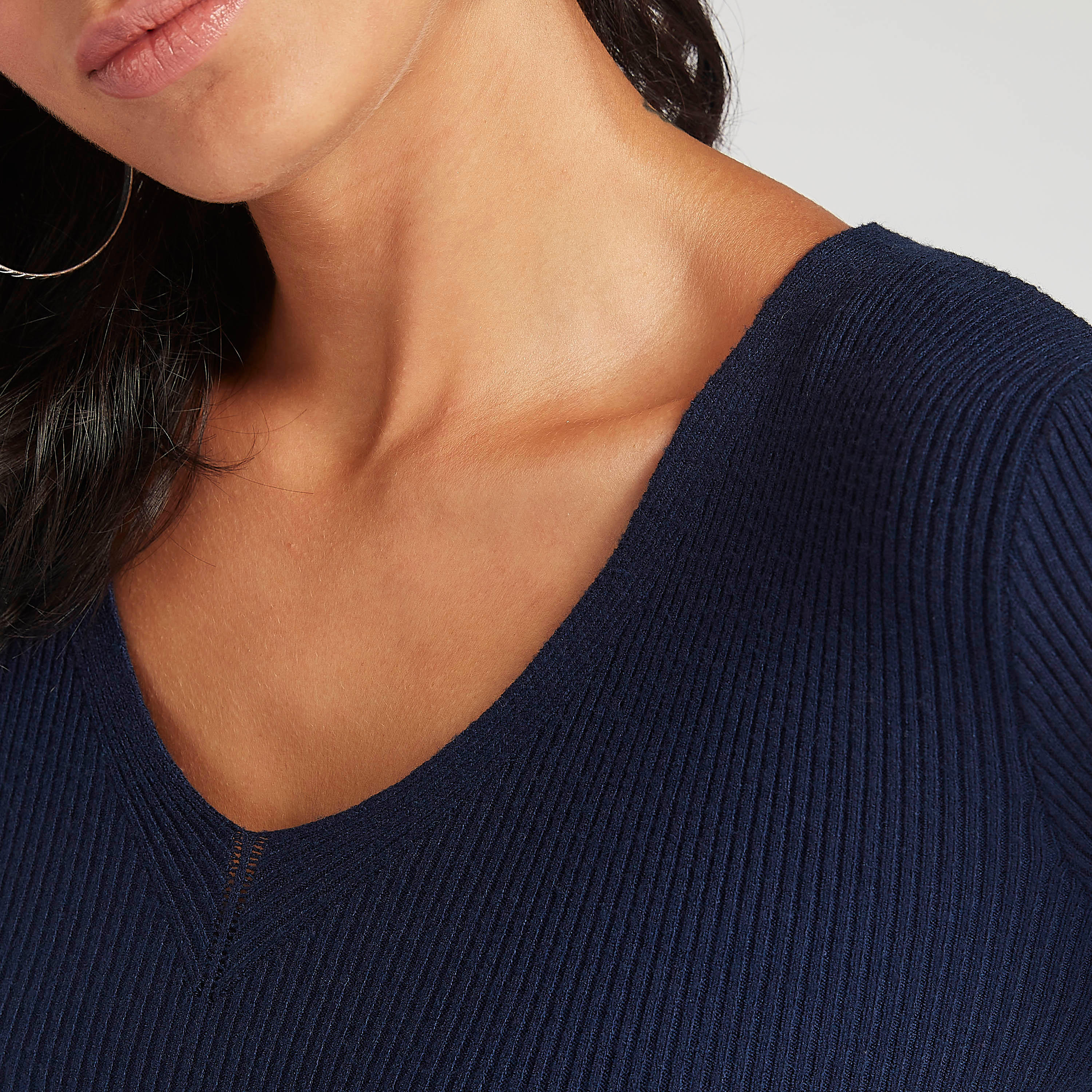 كنزة بارزة الملمس بياقة V وأكمام طويلة من تو إكستريمز-women-clothing-cardigansandjumpers-jumpers-image-3