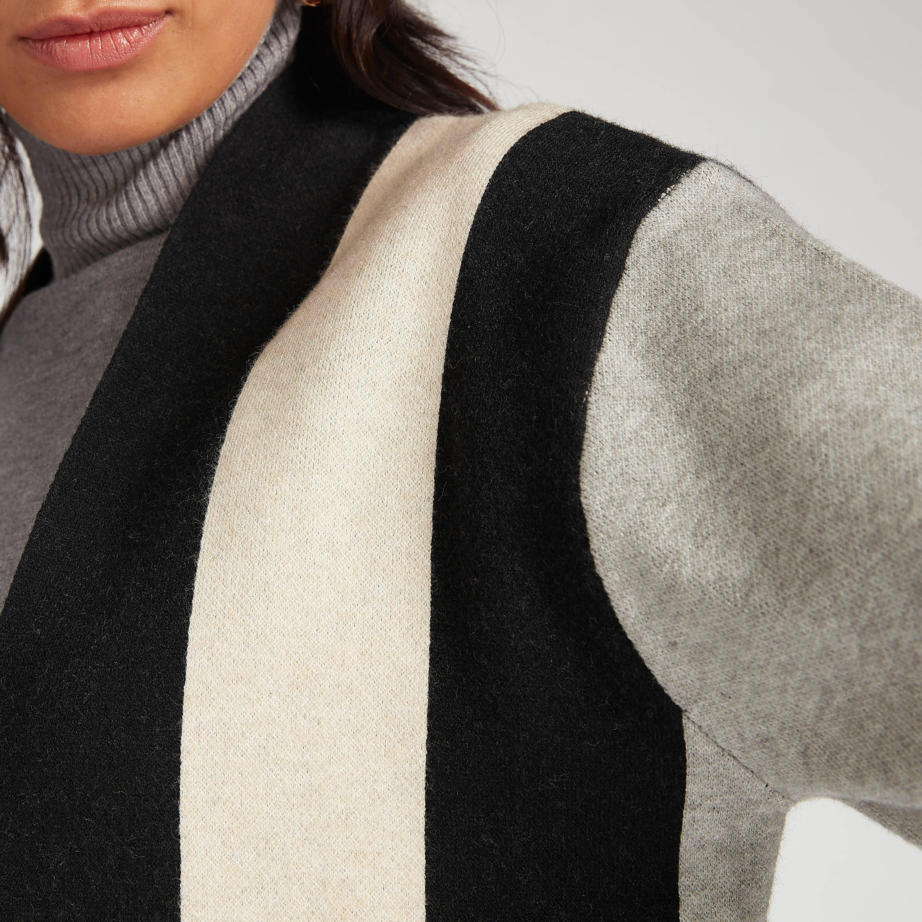 كارديجان طويل بقوالب ملوّنة وياقة منسدلة وأكمام طويلة من تو إكستريمز-women-winterwear-cardigansandjumpers-cardigans-image-5