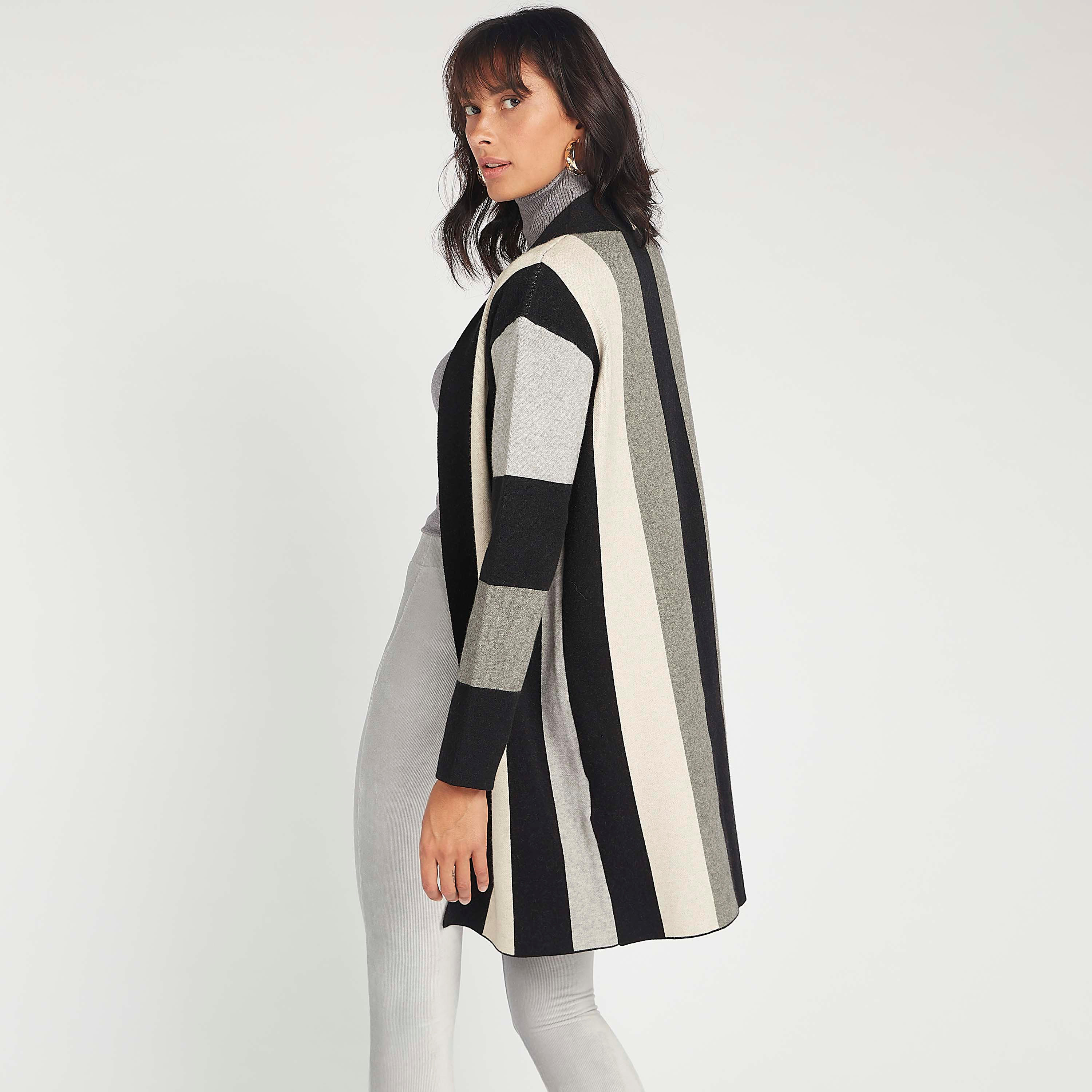 كارديجان طويل بقوالب ملوّنة وياقة منسدلة وأكمام طويلة من تو إكستريمز-women-winterwear-cardigansandjumpers-cardigans-image-9