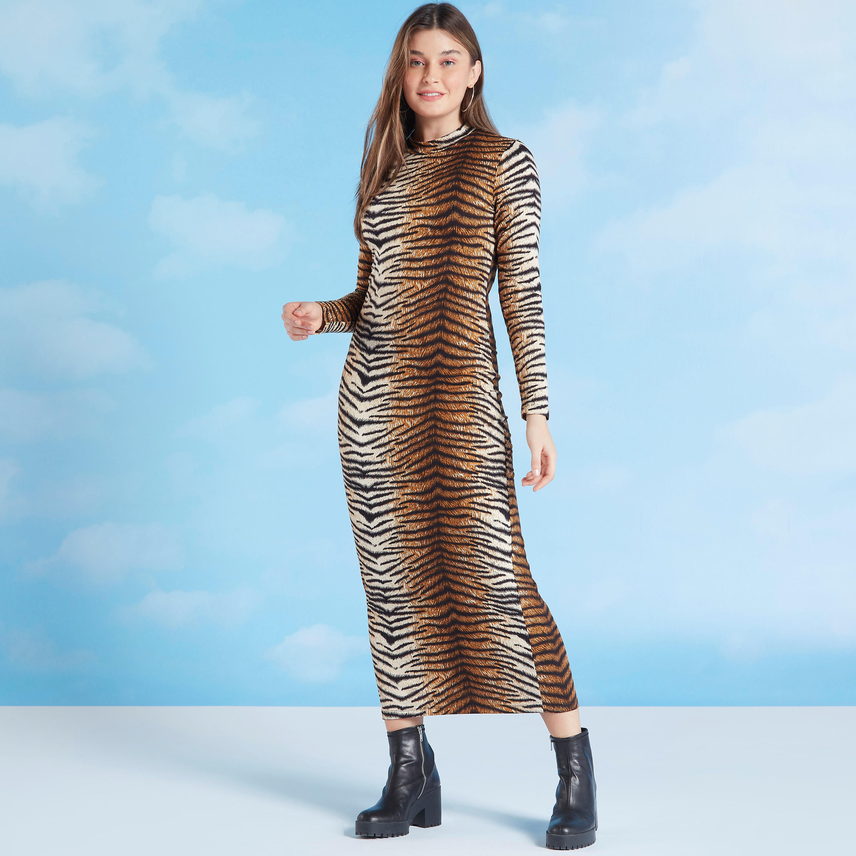 فستان واسع ميدي بطبعات حيوانات وأكمام قطويلة من تو إكستريمز-women-clothing-dresses-image-1