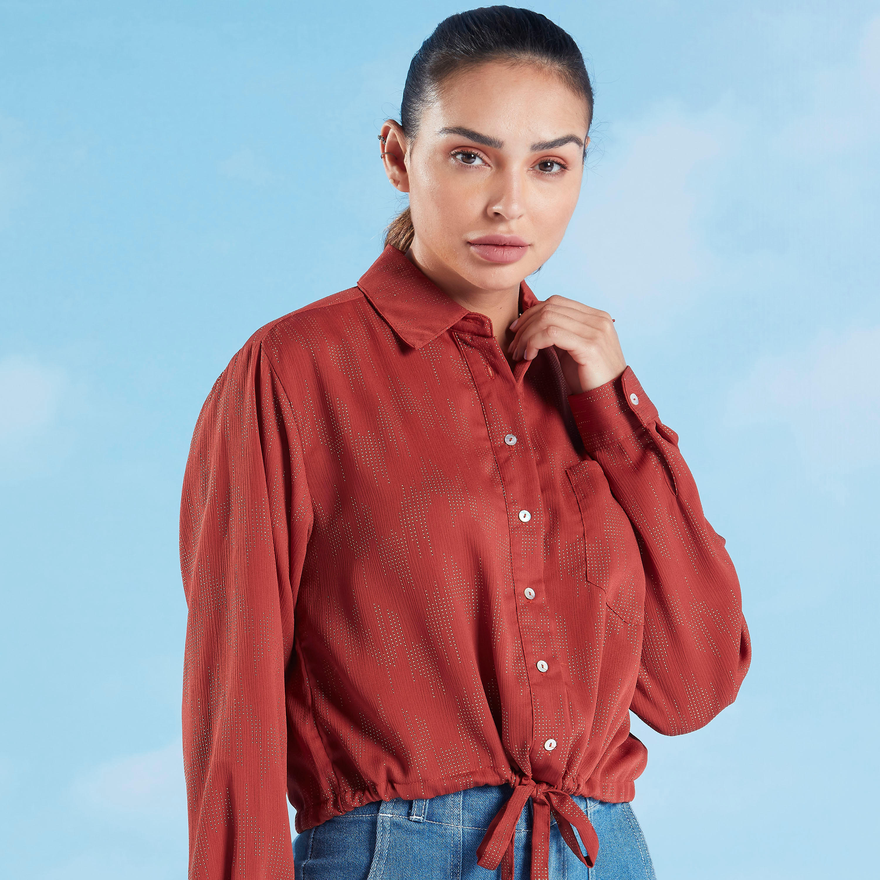قميص مزيّن بياقة عادية وأكمام طويلة وجيب على الصّدر من تو إكستريمز-women-clothing-shirtsandblouses-shirts-image-1