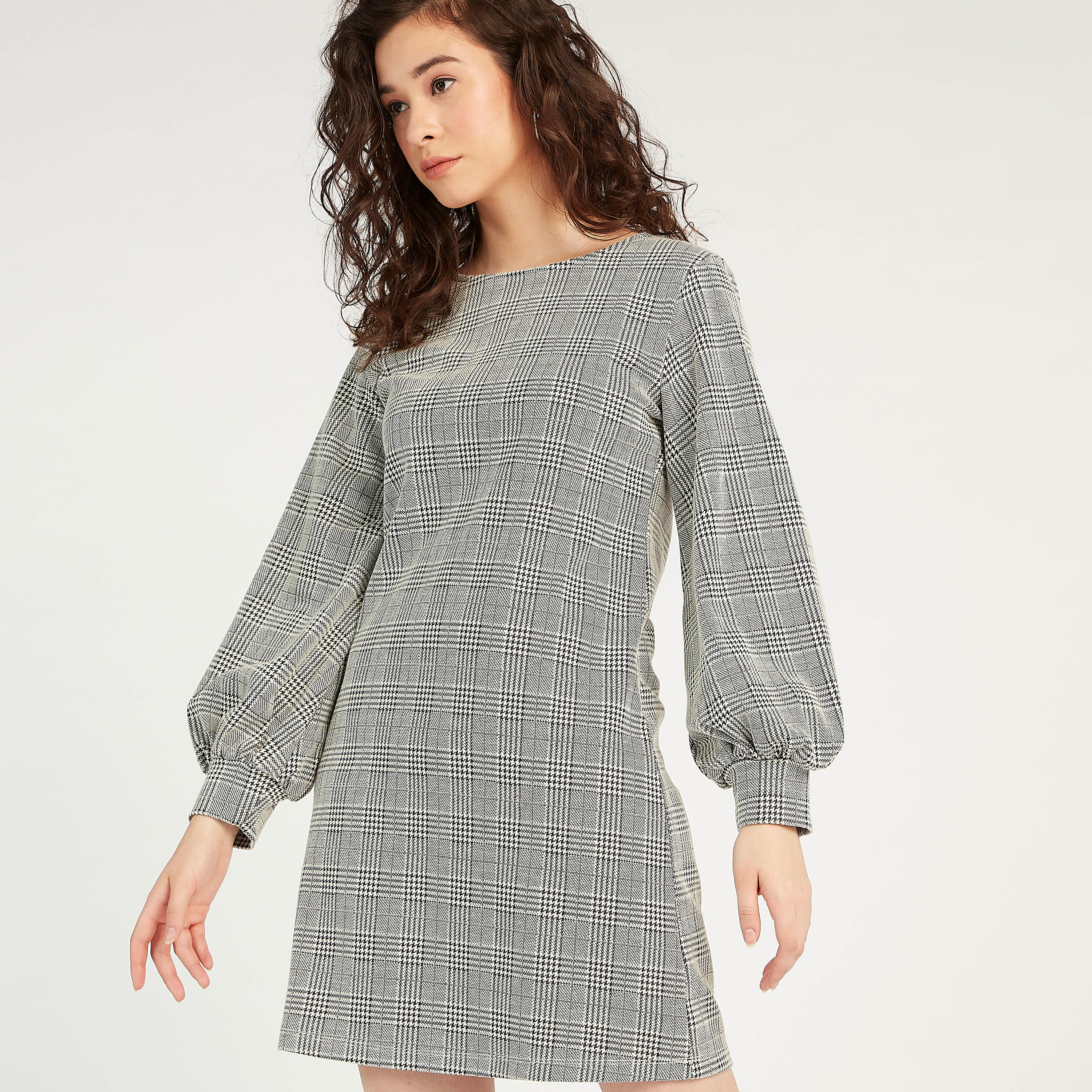 فستان كاروهات واسع قصير بأكمام طويلة من تو إكستريمز-women-clothing-dresses-image-6