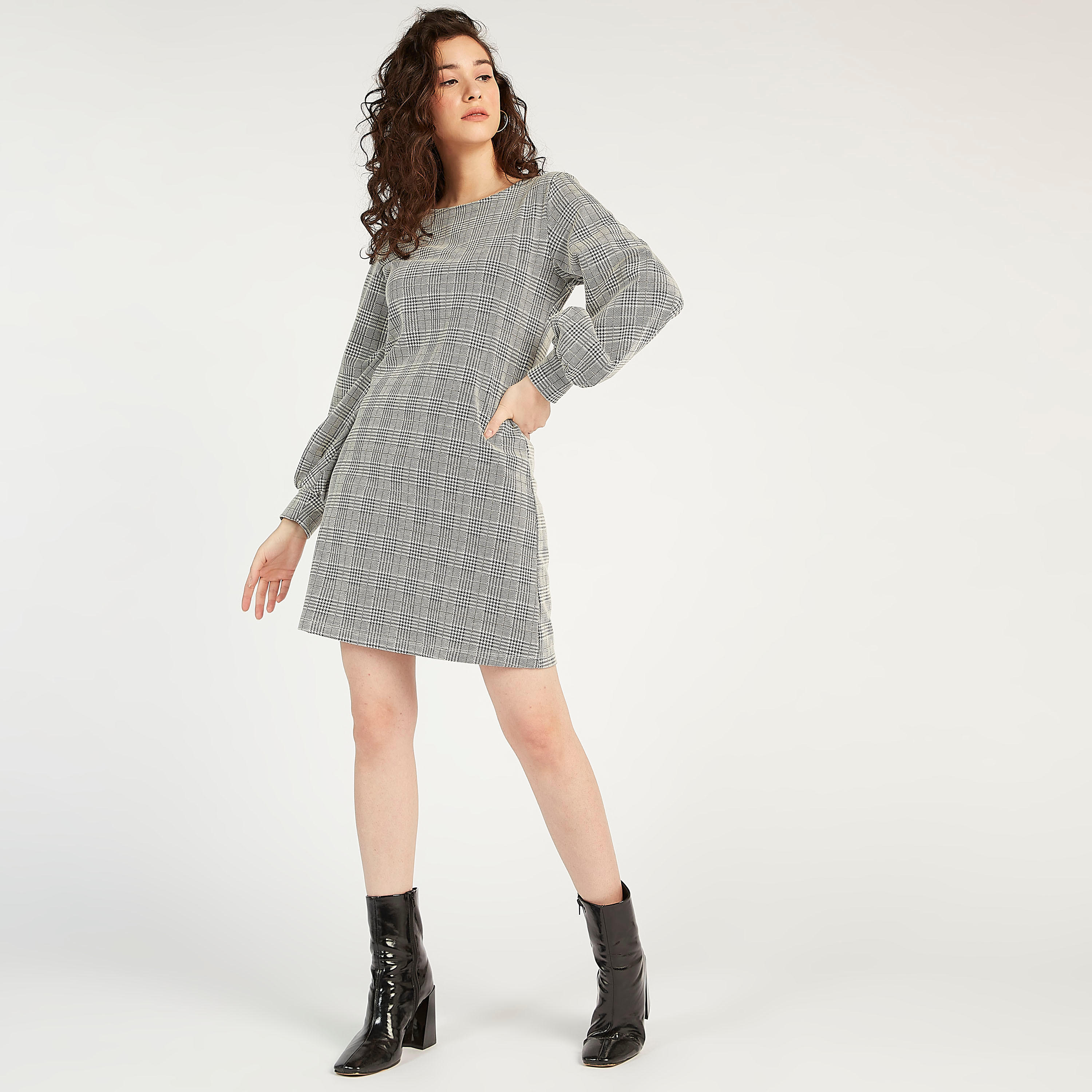 فستان كاروهات واسع قصير بأكمام طويلة من تو إكستريمز-women-clothing-dresses-image-5
