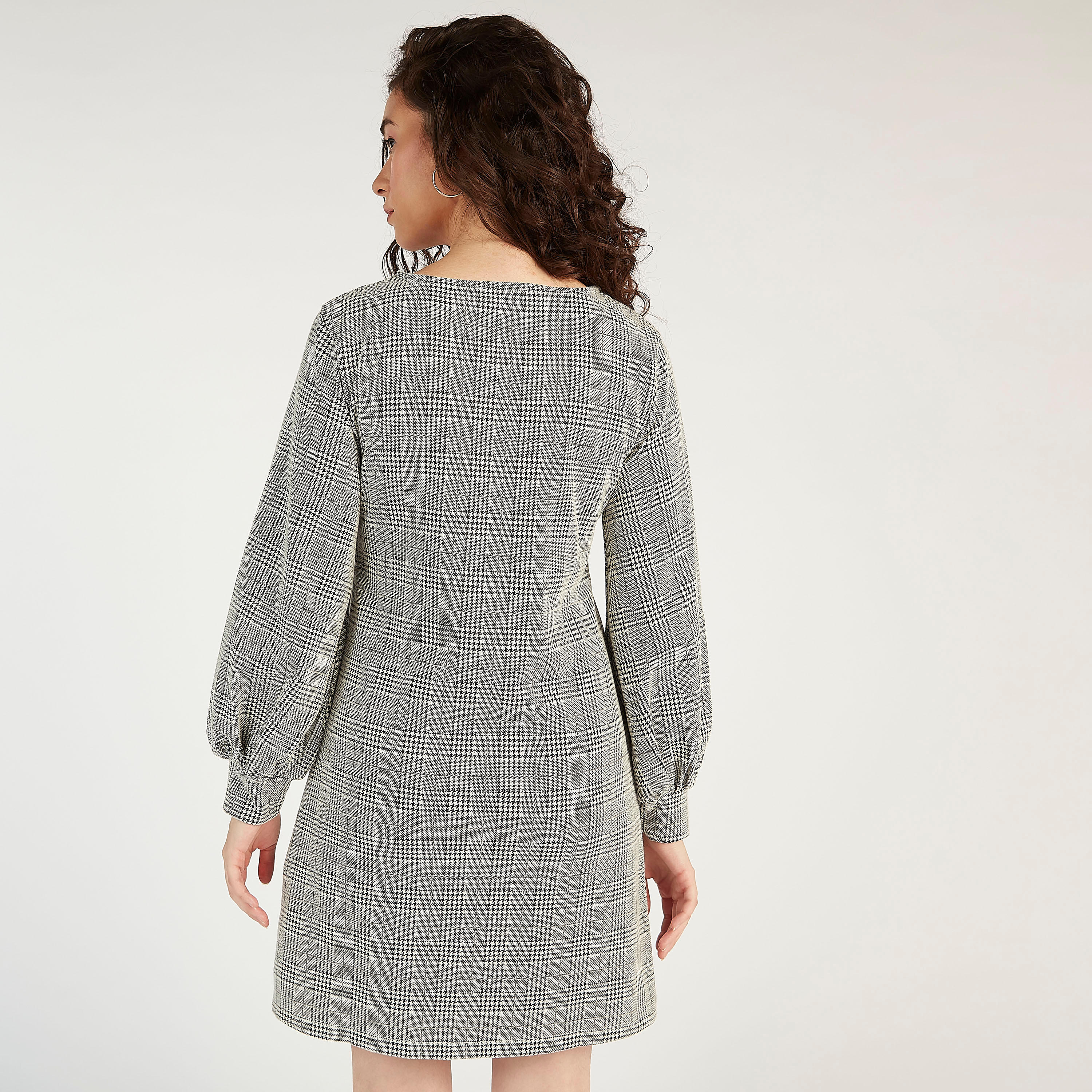 فستان كاروهات واسع قصير بأكمام طويلة من تو إكستريمز-women-clothing-dresses-image-3