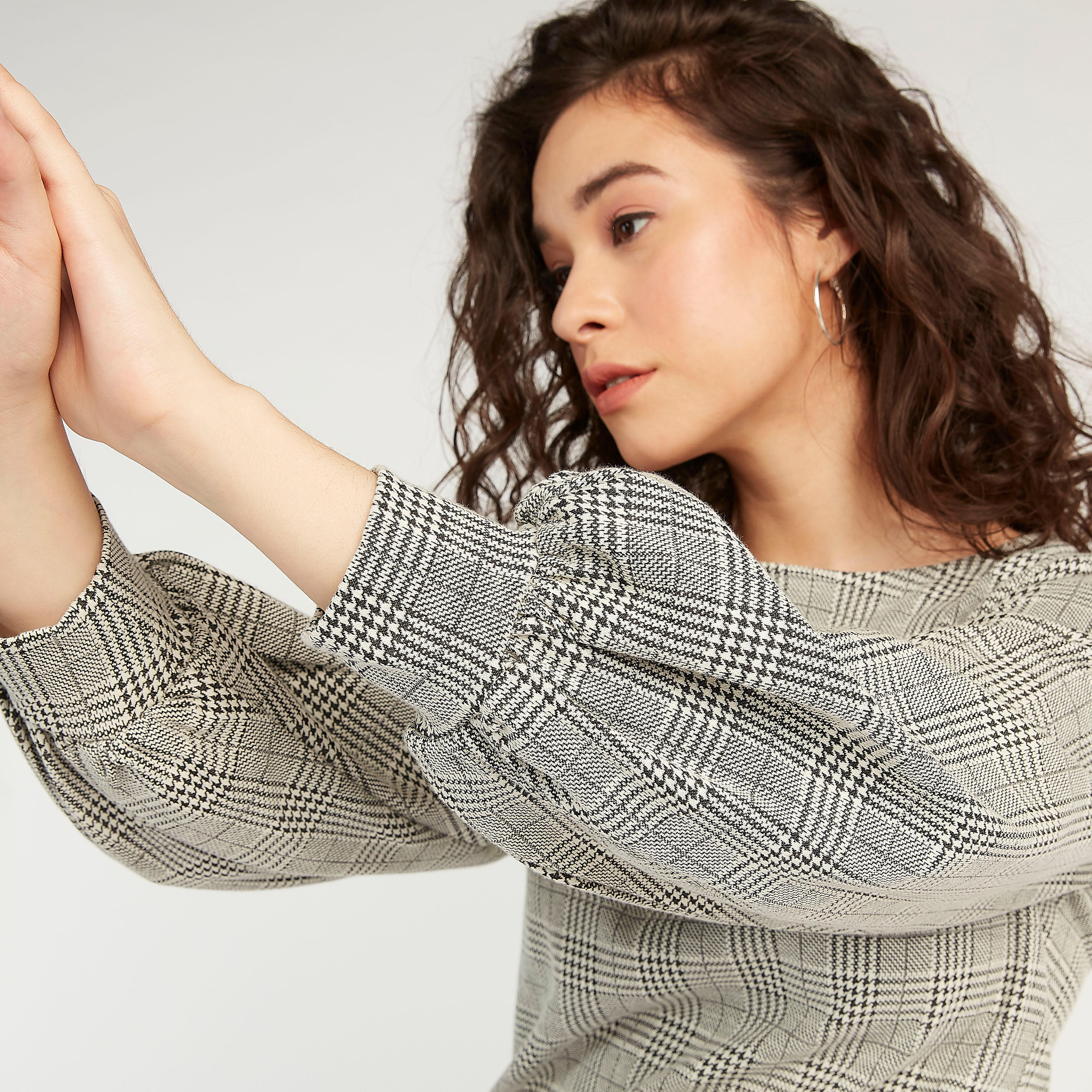 فستان كاروهات واسع قصير بأكمام طويلة من تو إكستريمز-women-clothing-dresses-image-2