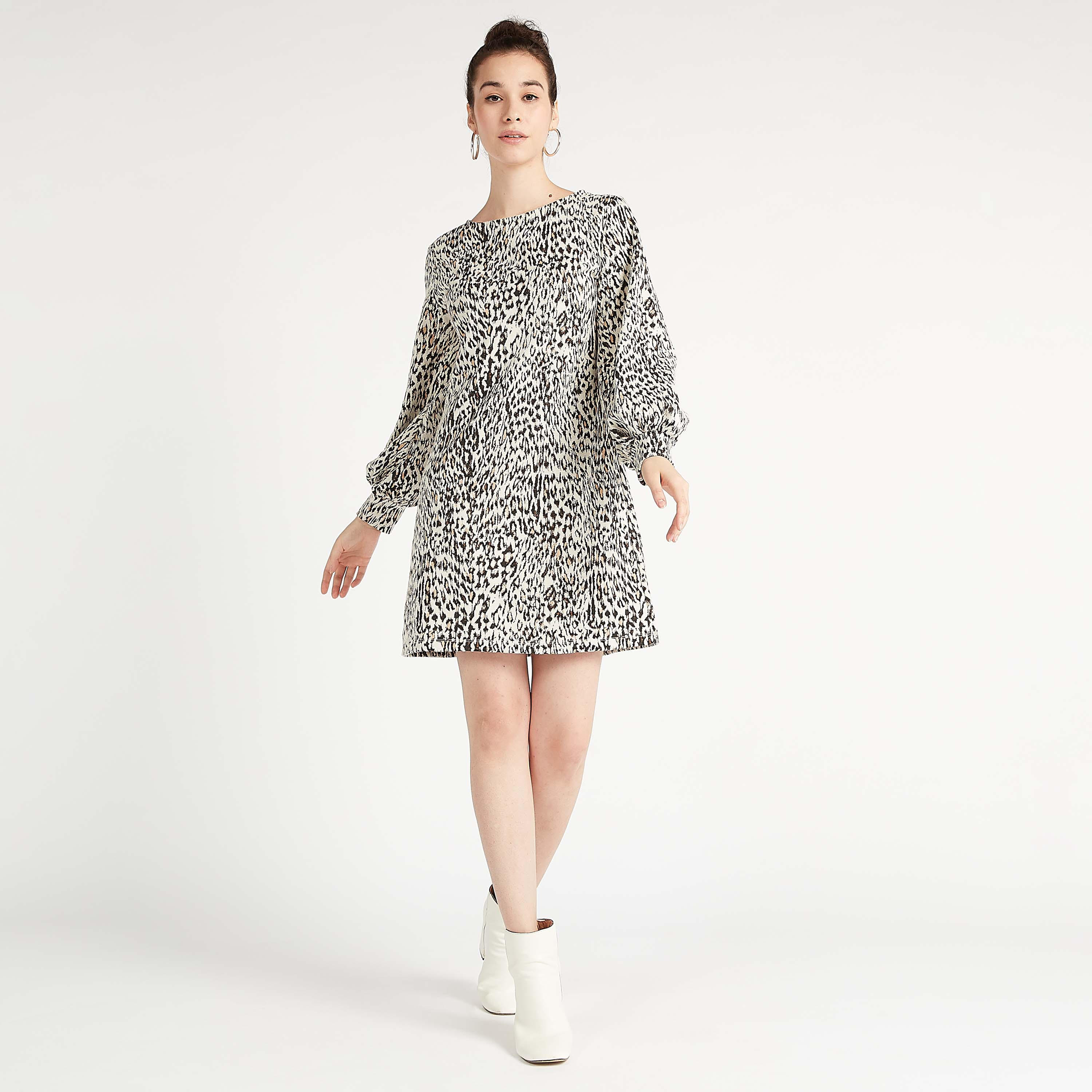 فستان واسع قصير بطبعات حيوانات وأكمام قصيرة من تو إكستريمز-women-clothing-dresses-image-1
