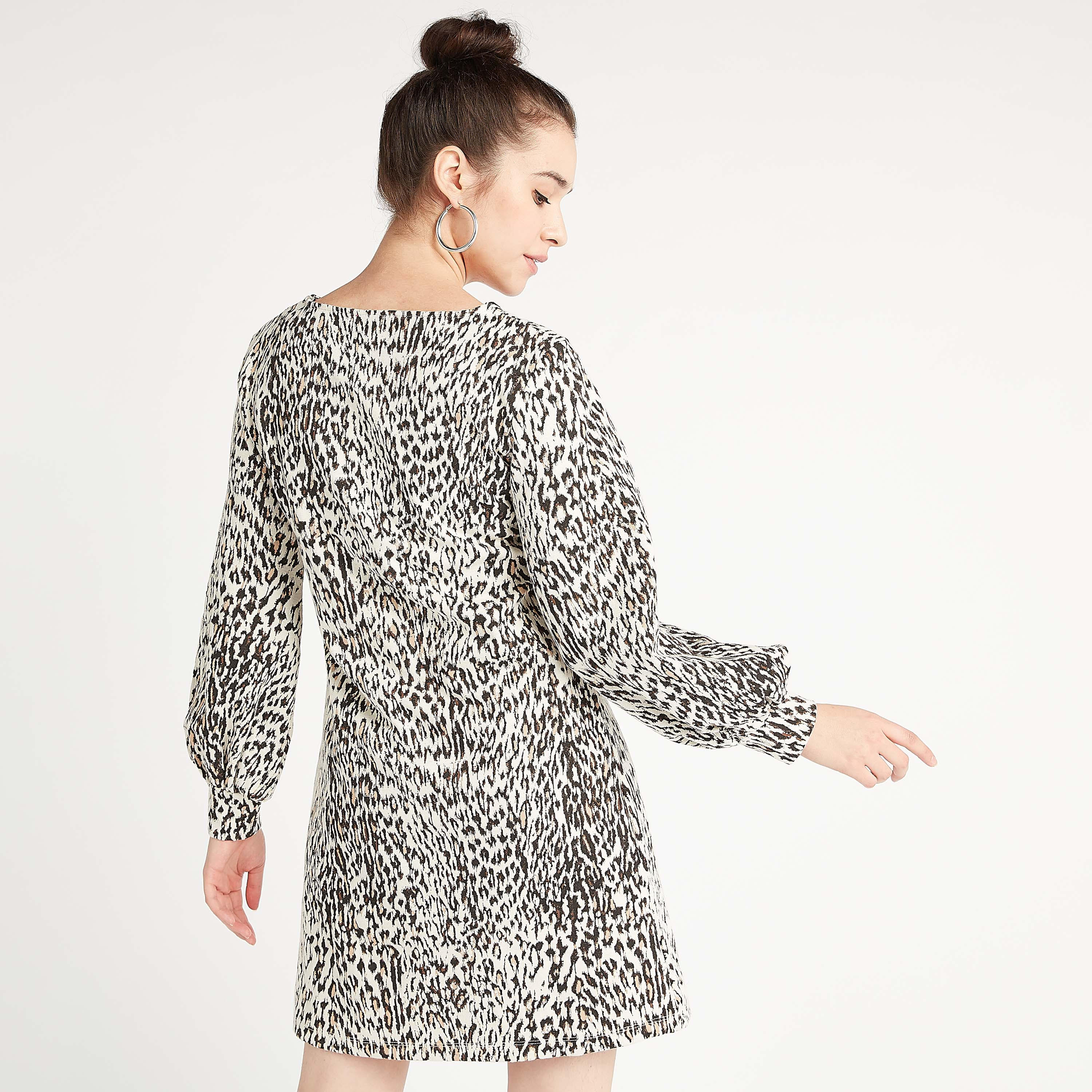 فستان واسع قصير بطبعات حيوانات وأكمام قصيرة من تو إكستريمز-women-clothing-dresses-image-4