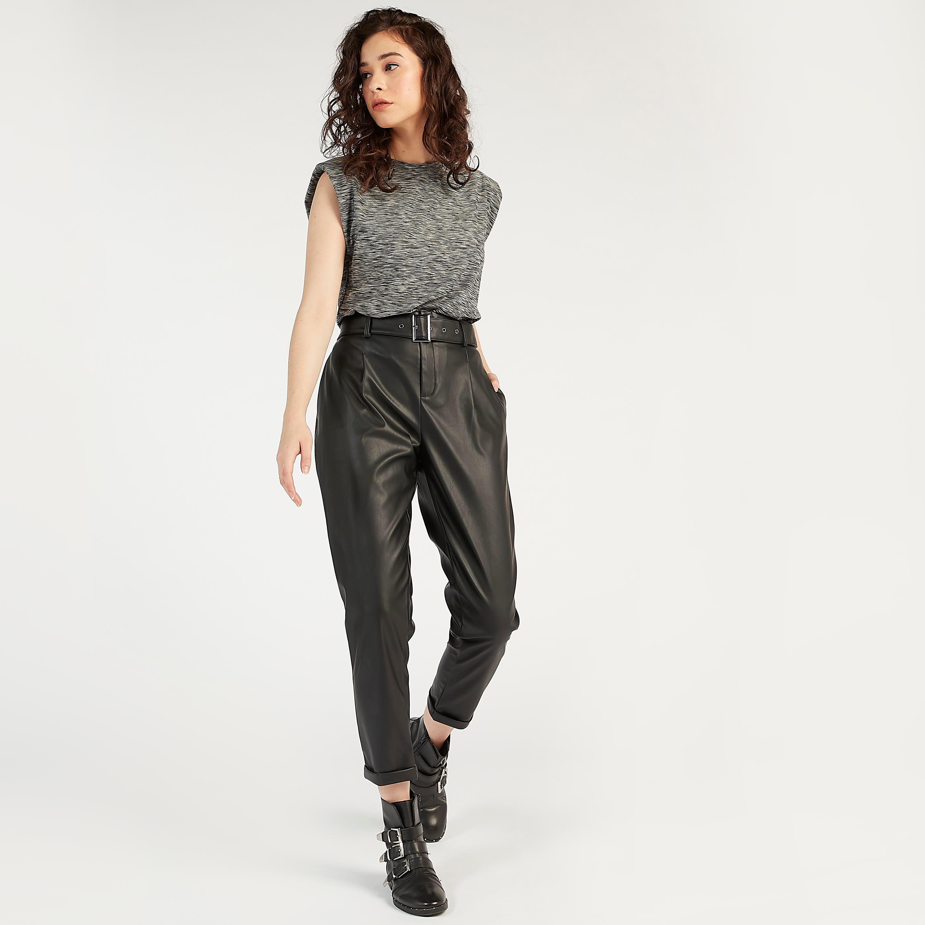 تيشيرت بارز الملمس بياقة ضيّقة وأكمام كاب من تو إكستريمز-women-clothing-tshirts-image-2