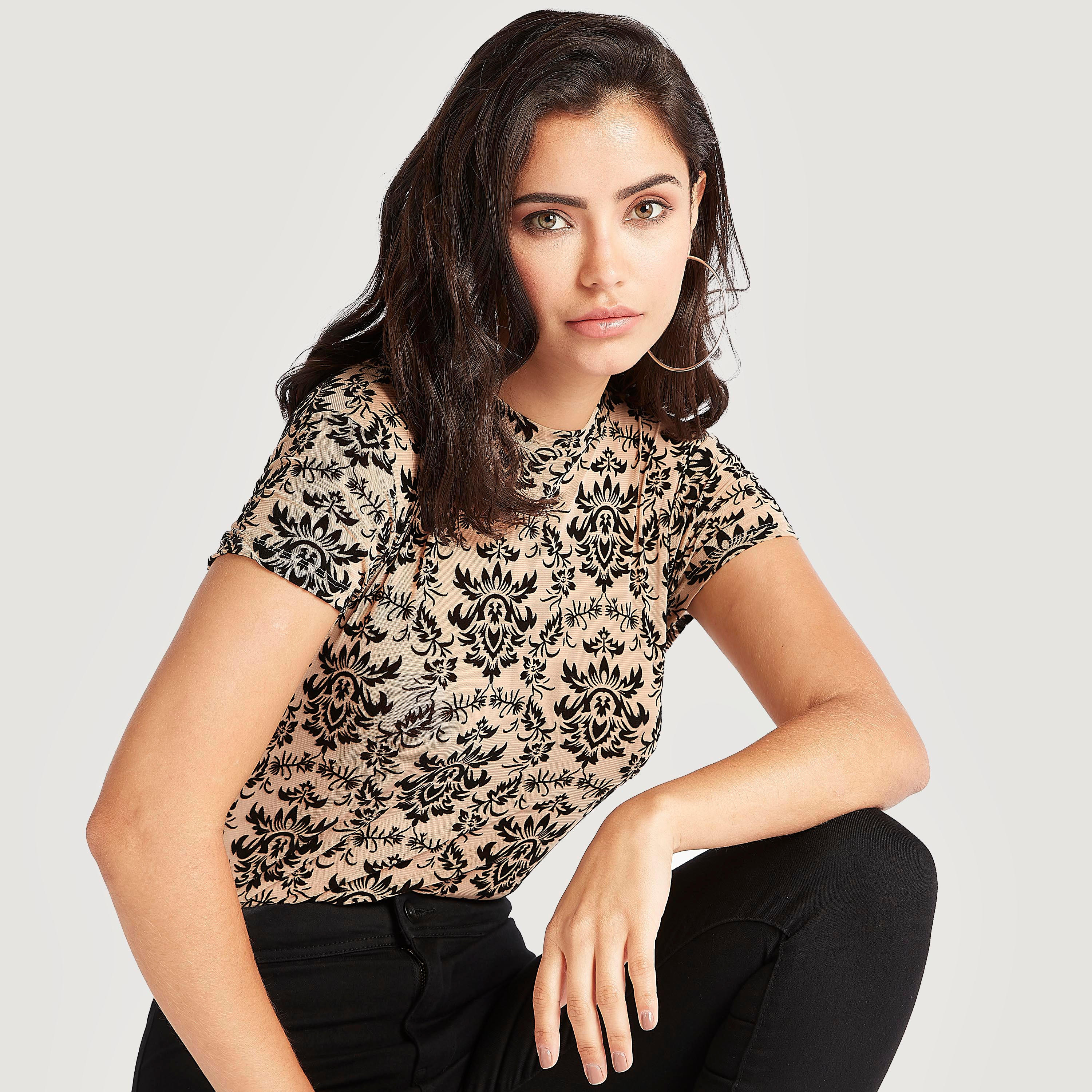 بودي سوت بياقة ضيّقة وأكمام كاب وطبعات من توإكستريمز-women-clothing-tshirts-image-1
