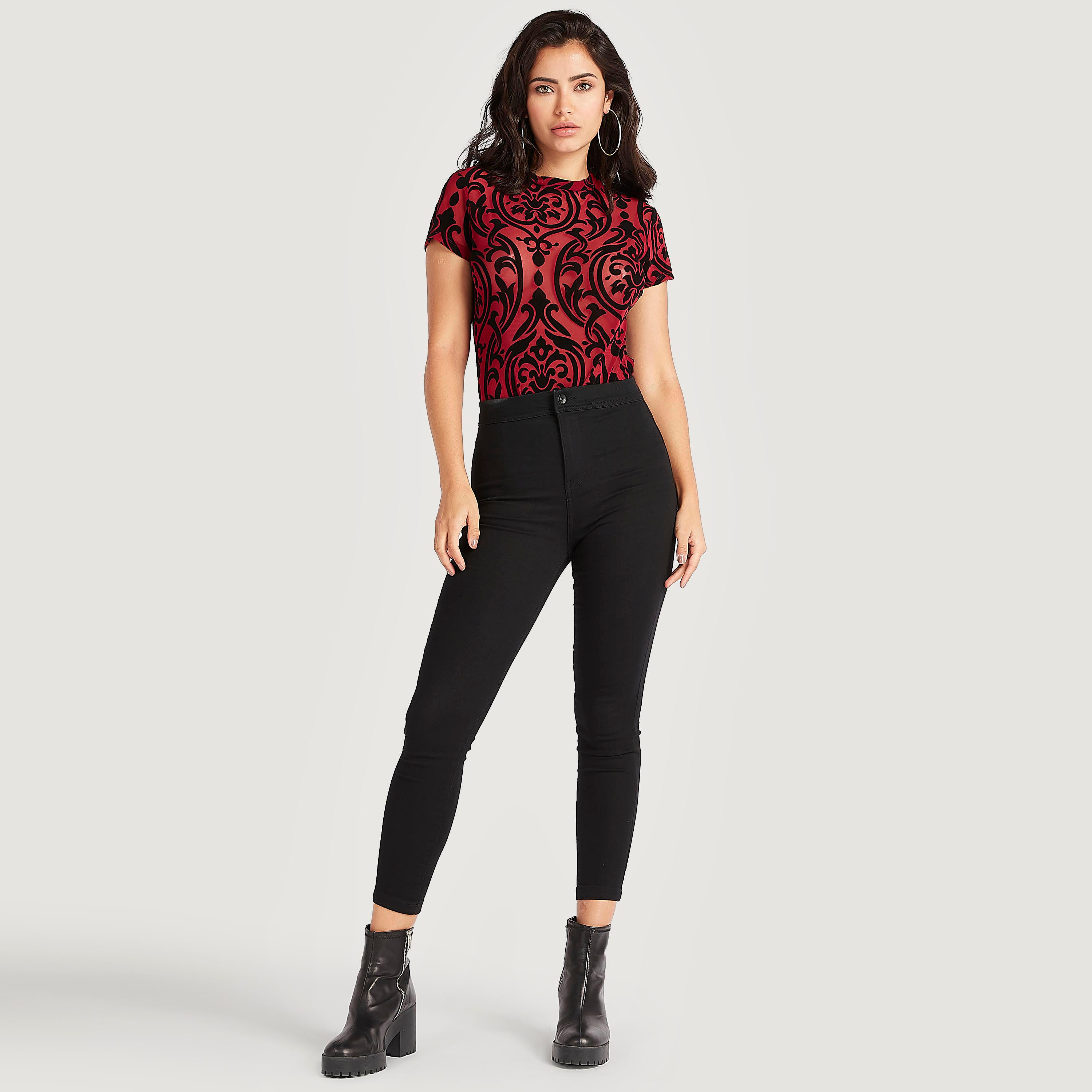 بودي سوت بياقة ضيّقة وأكمام كاب وطبعات من توإكستريمز-women-clothing-tshirts-image-2