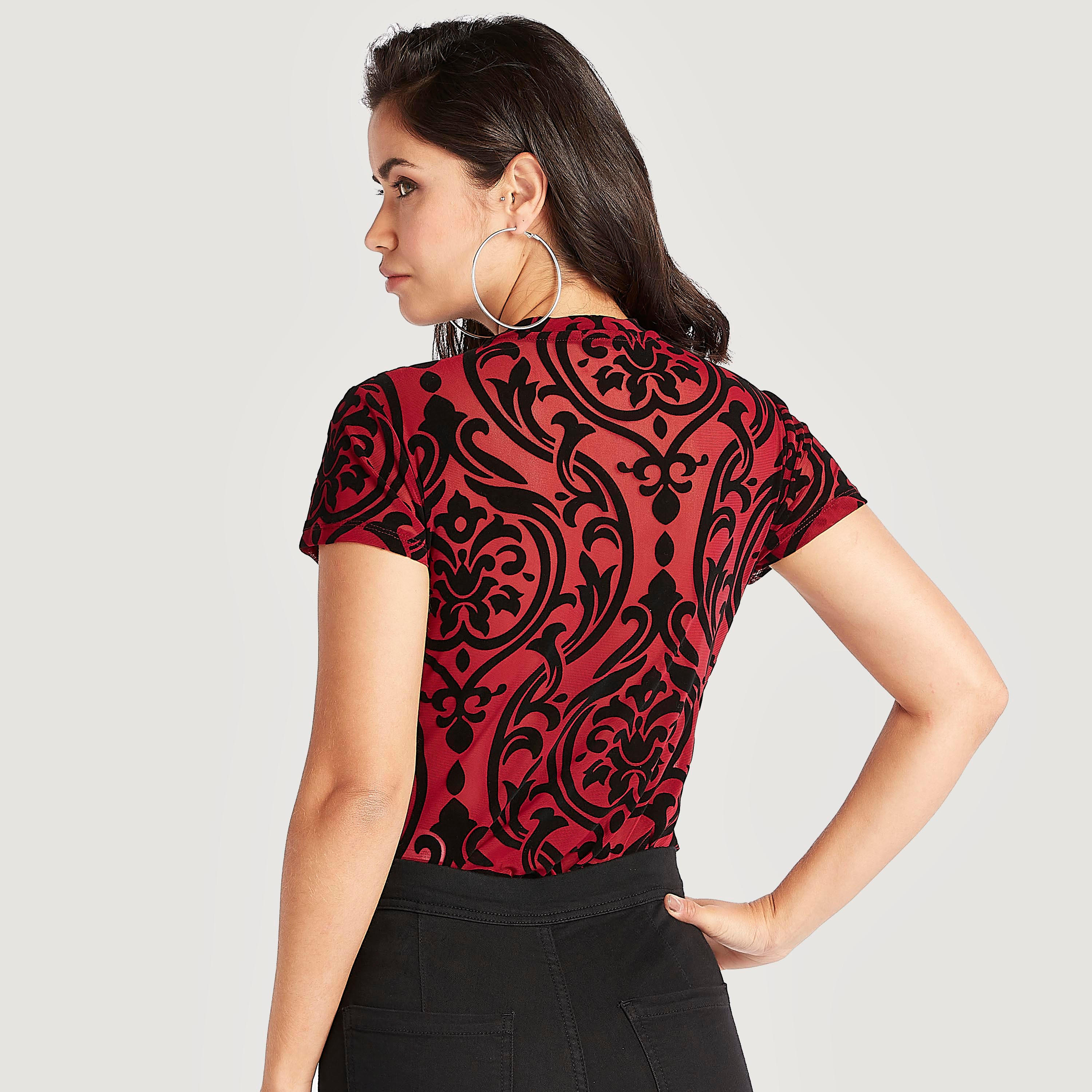 بودي سوت بياقة ضيّقة وأكمام كاب وطبعات من توإكستريمز-women-clothing-tshirts-image-4