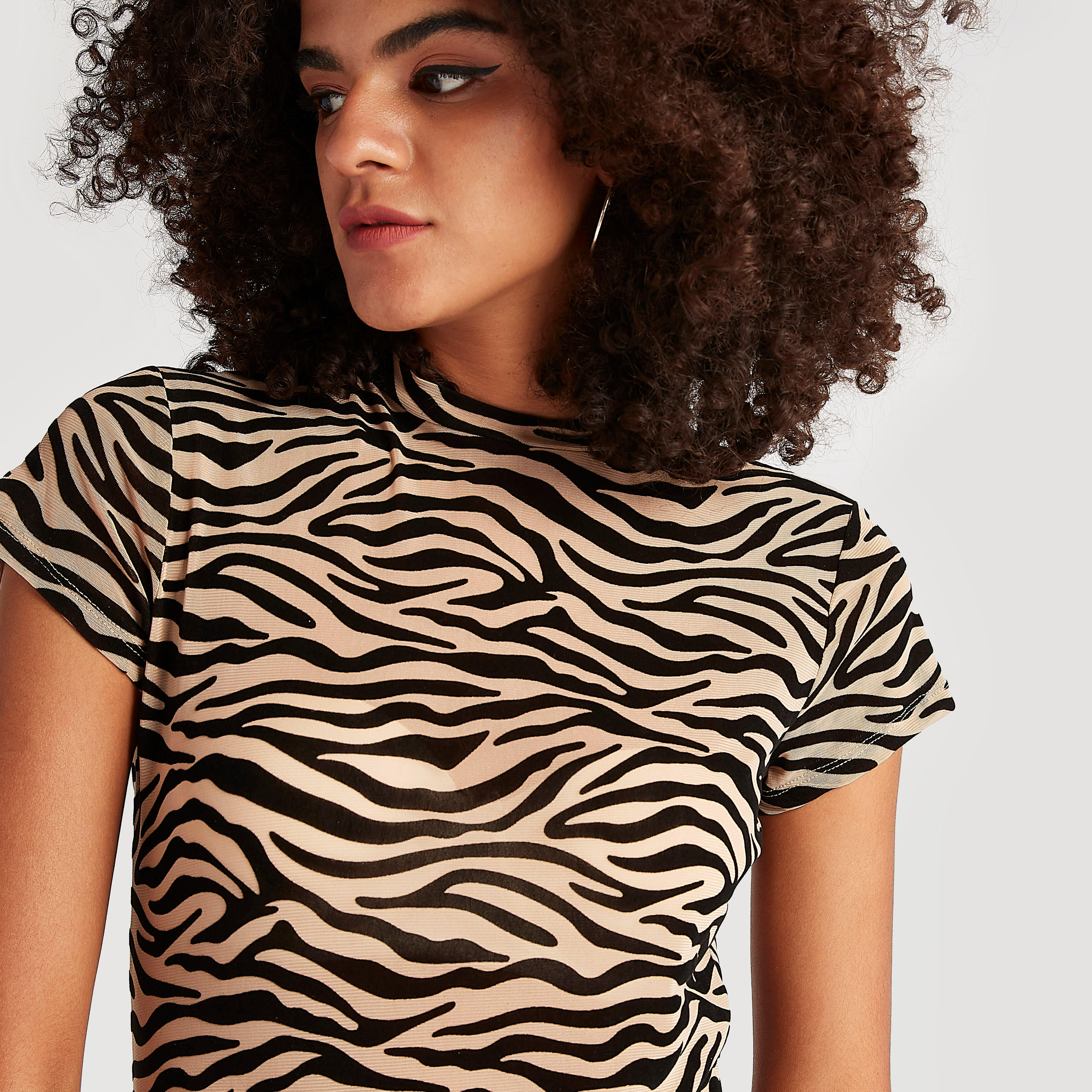 بودي سوت بأكمام كاب وطبعات حيوانات وياقة ضيقة من تو إكستريمز-women-clothing-tshirts-image-3