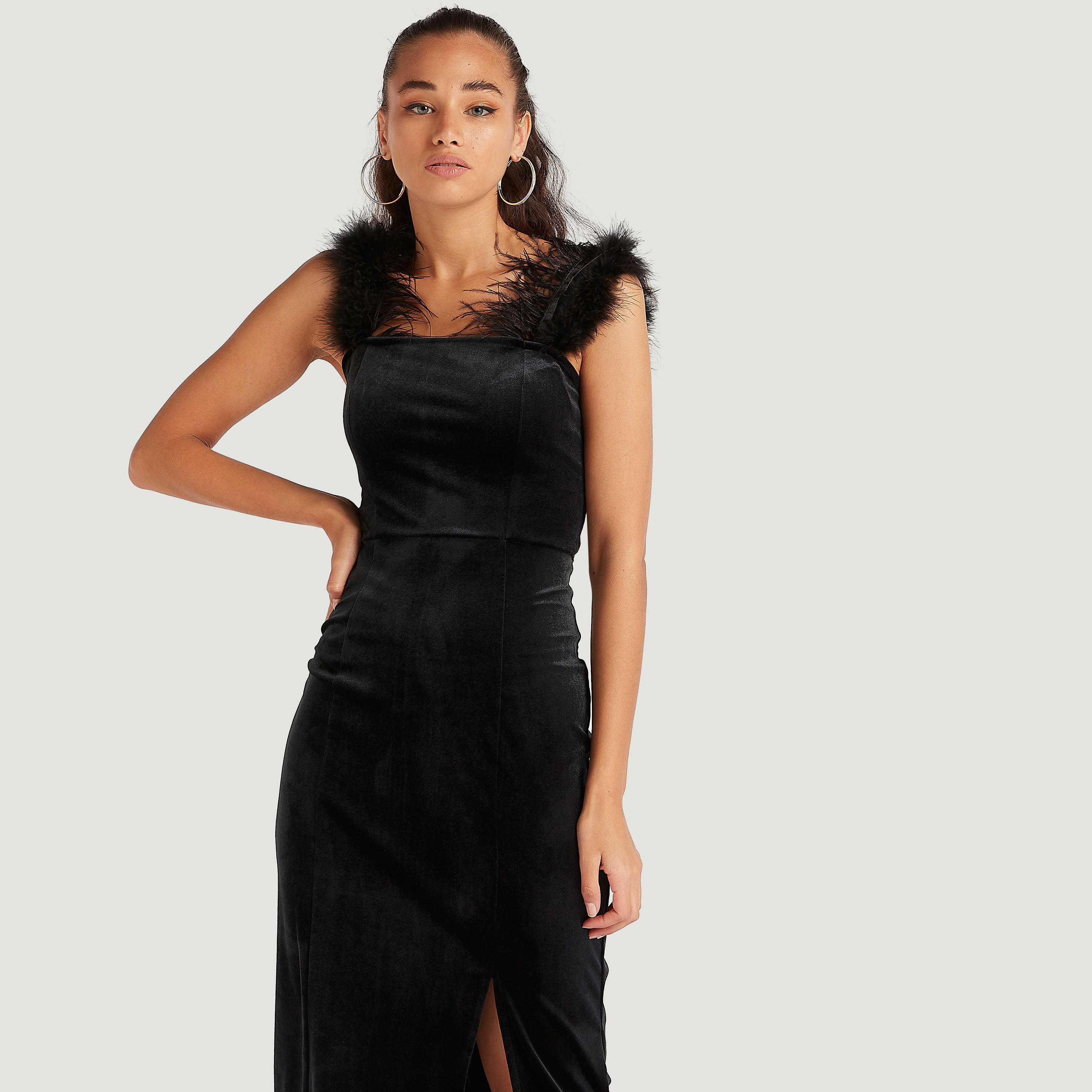 فستان بارز الملمس دون أكمام بقصّة ضيّقة وفتحة من تو إكستريمز-women-clothing-dresses-image-1