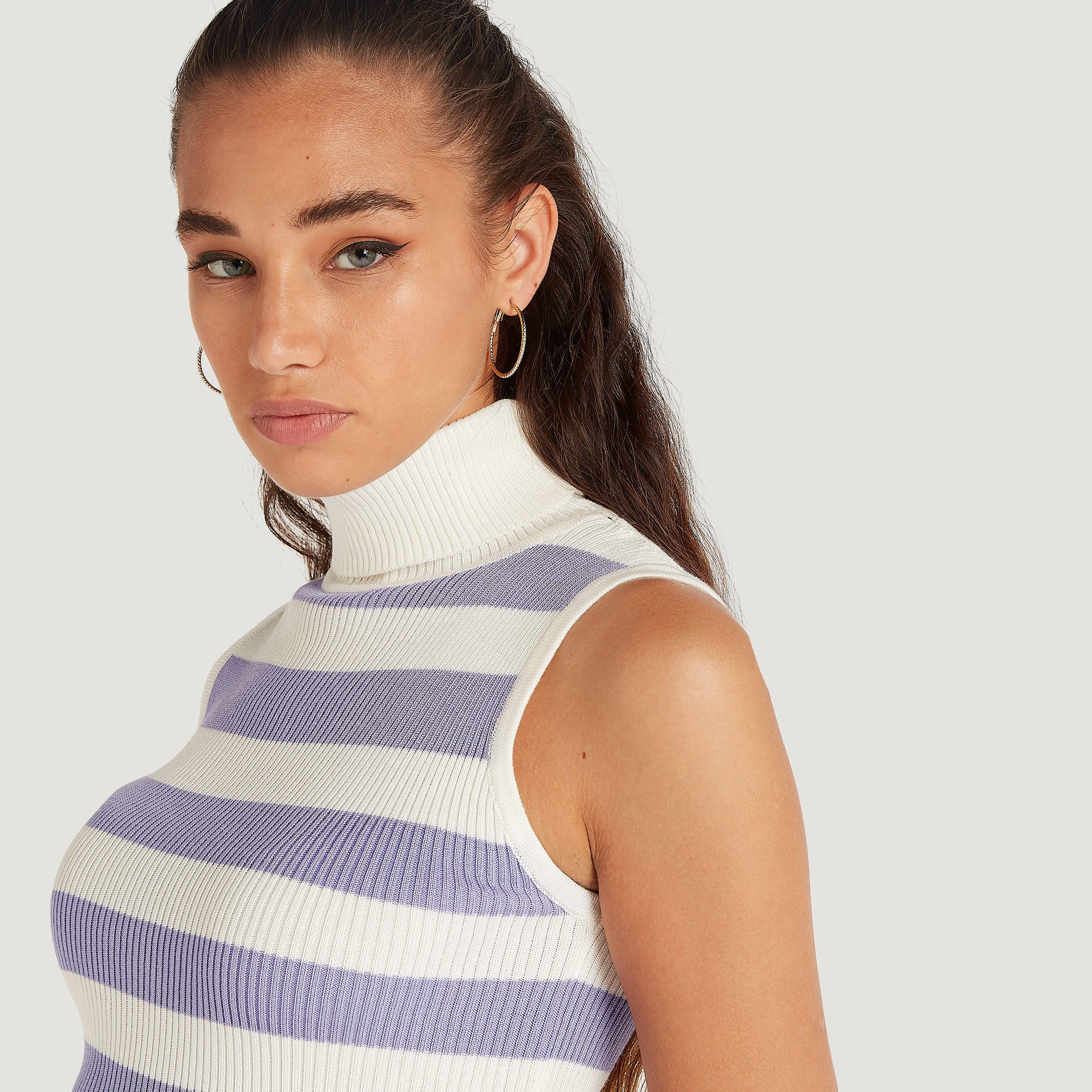 بلوزة دون أكمام مخطّطة بياقة عالية من تو إكستريمز-women-clothing-shirtsandblouses-blouses-image-1