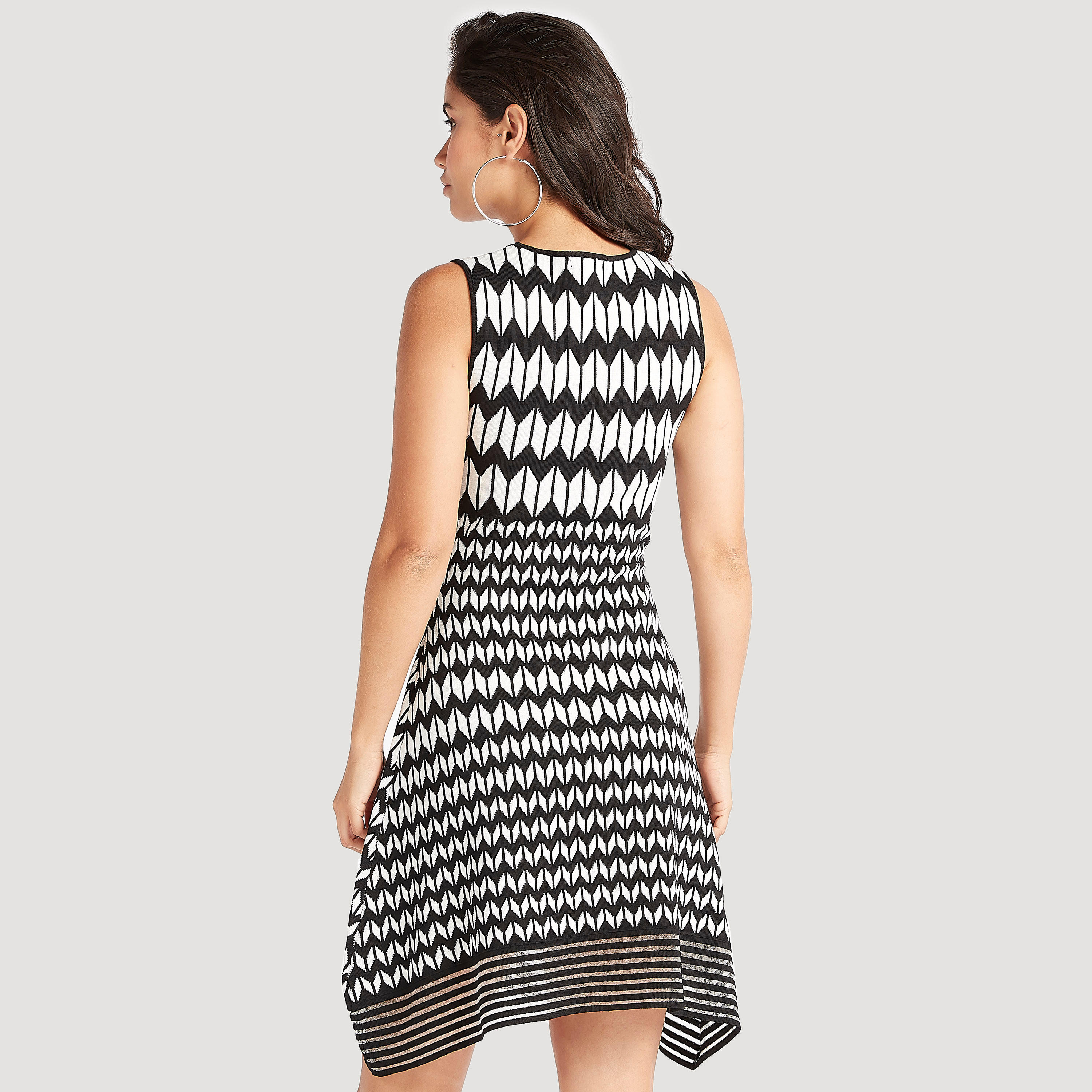 فستان قصير بارز الملمس دون أكمام من تو إكستريمز-women-clothing-dresses-image-4