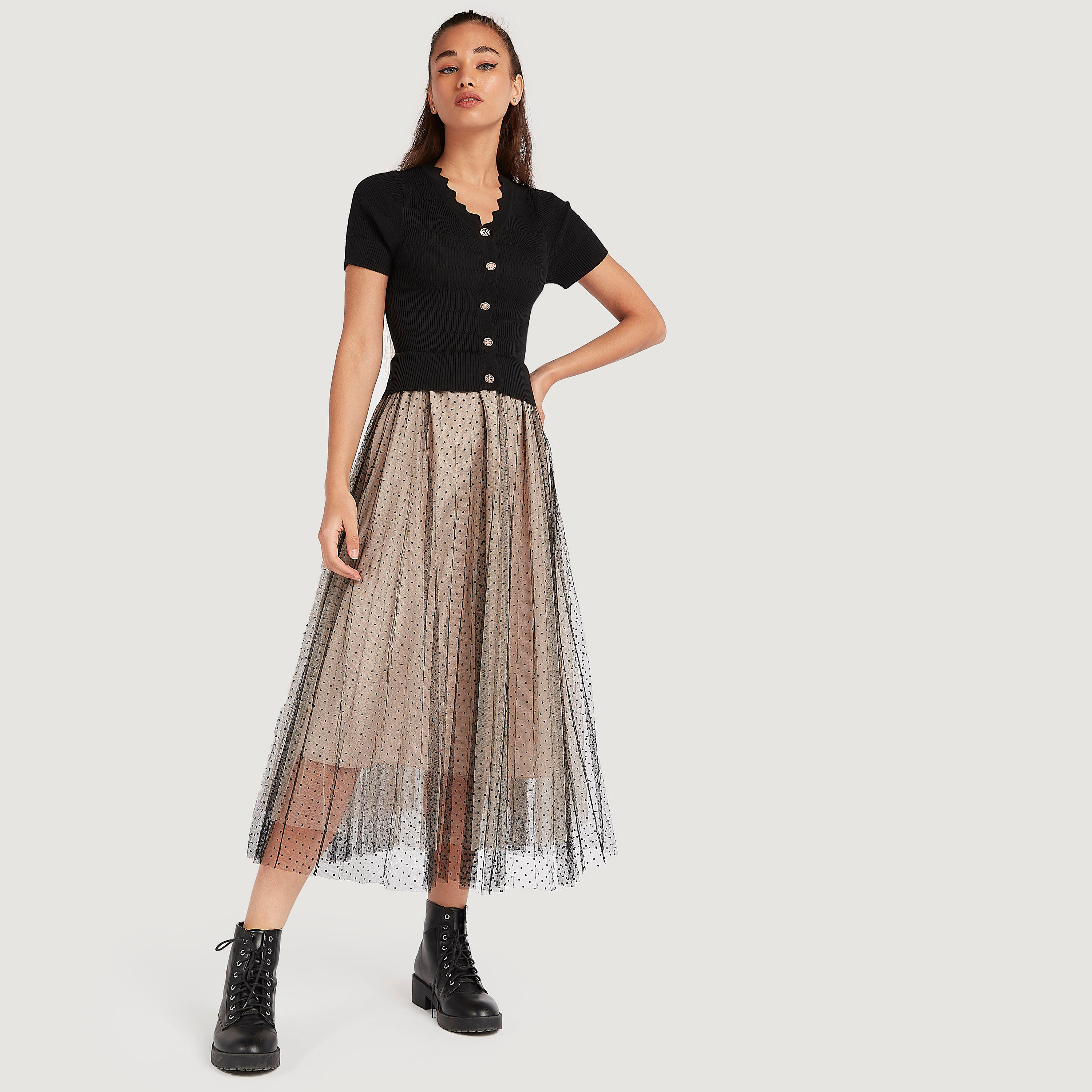 فستان ميدي بارز الملمس بأكمام قصيرة وياقة صدفية من تو إكستريمز-women-clothing-dresses-image-2
