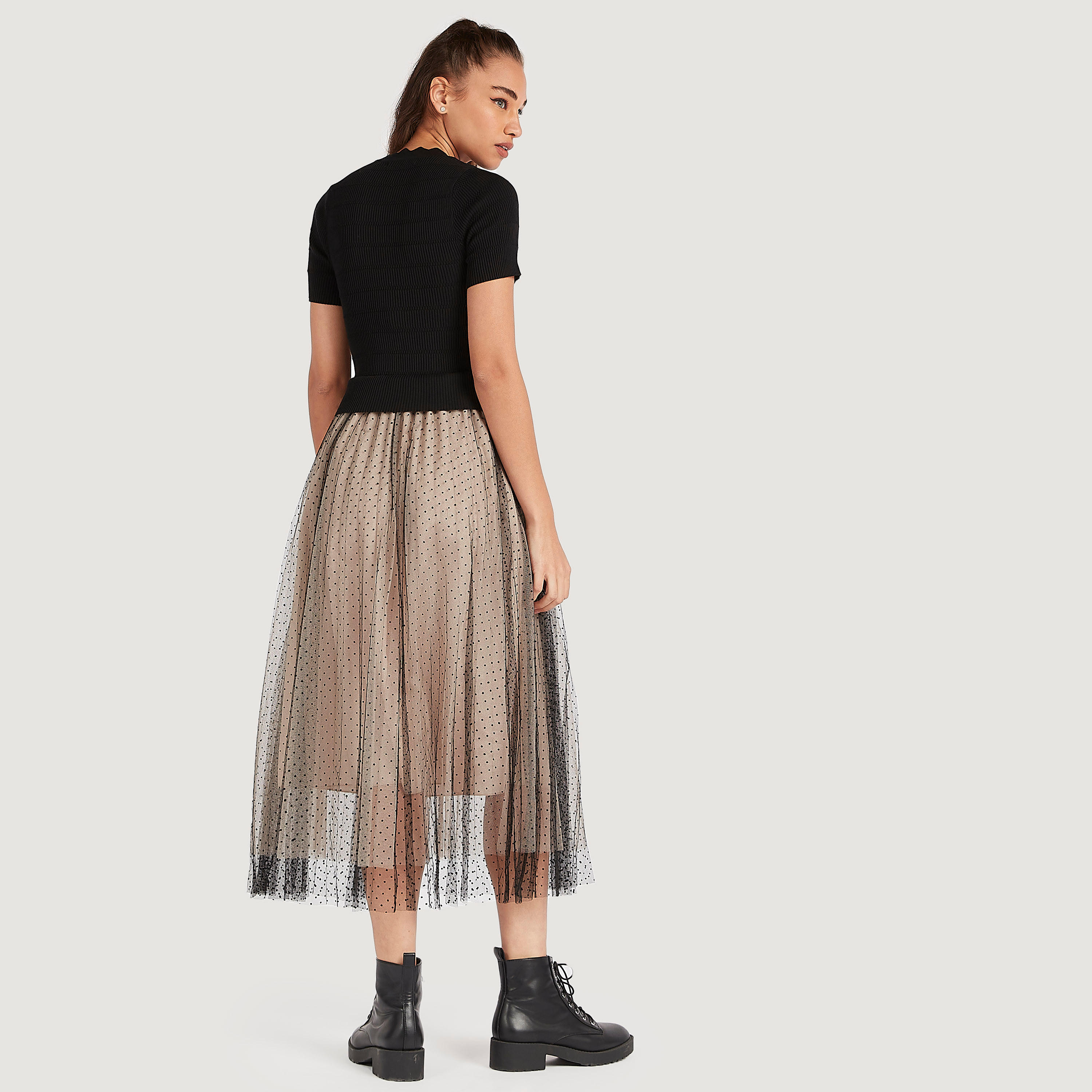 فستان ميدي بارز الملمس بأكمام قصيرة وياقة صدفية من تو إكستريمز-women-clothing-dresses-image-4