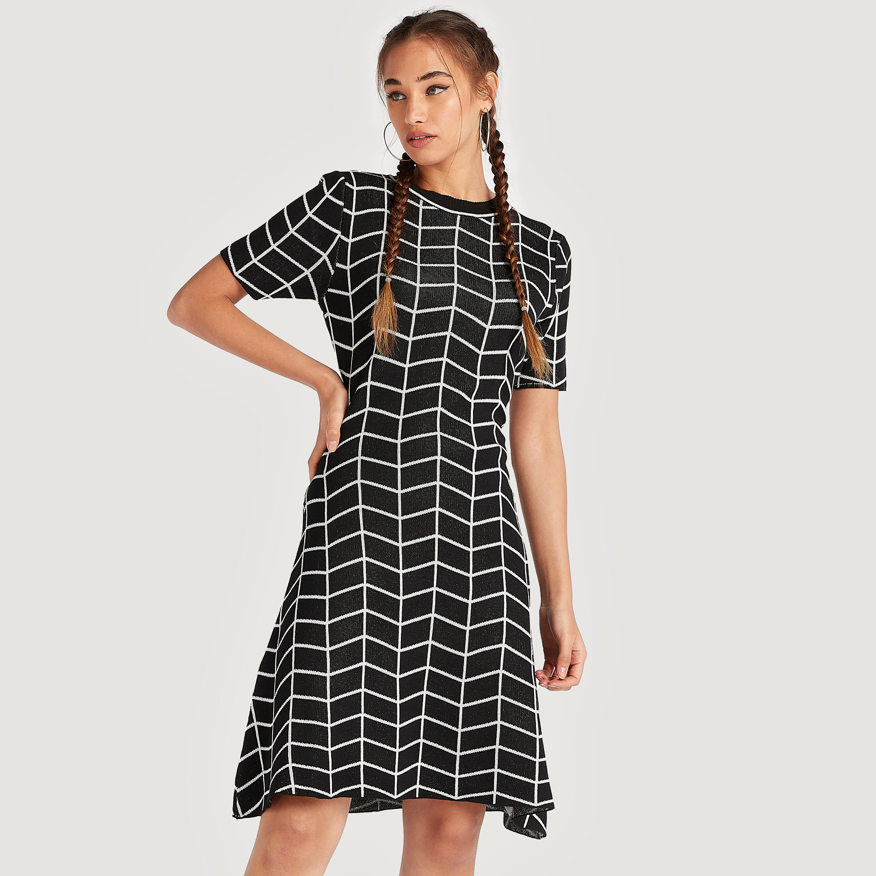 فستان واسع منسدل ميدي بطبعات وأكمام قصيرة من تو إكستريمز-women-clothing-dresses-image-1