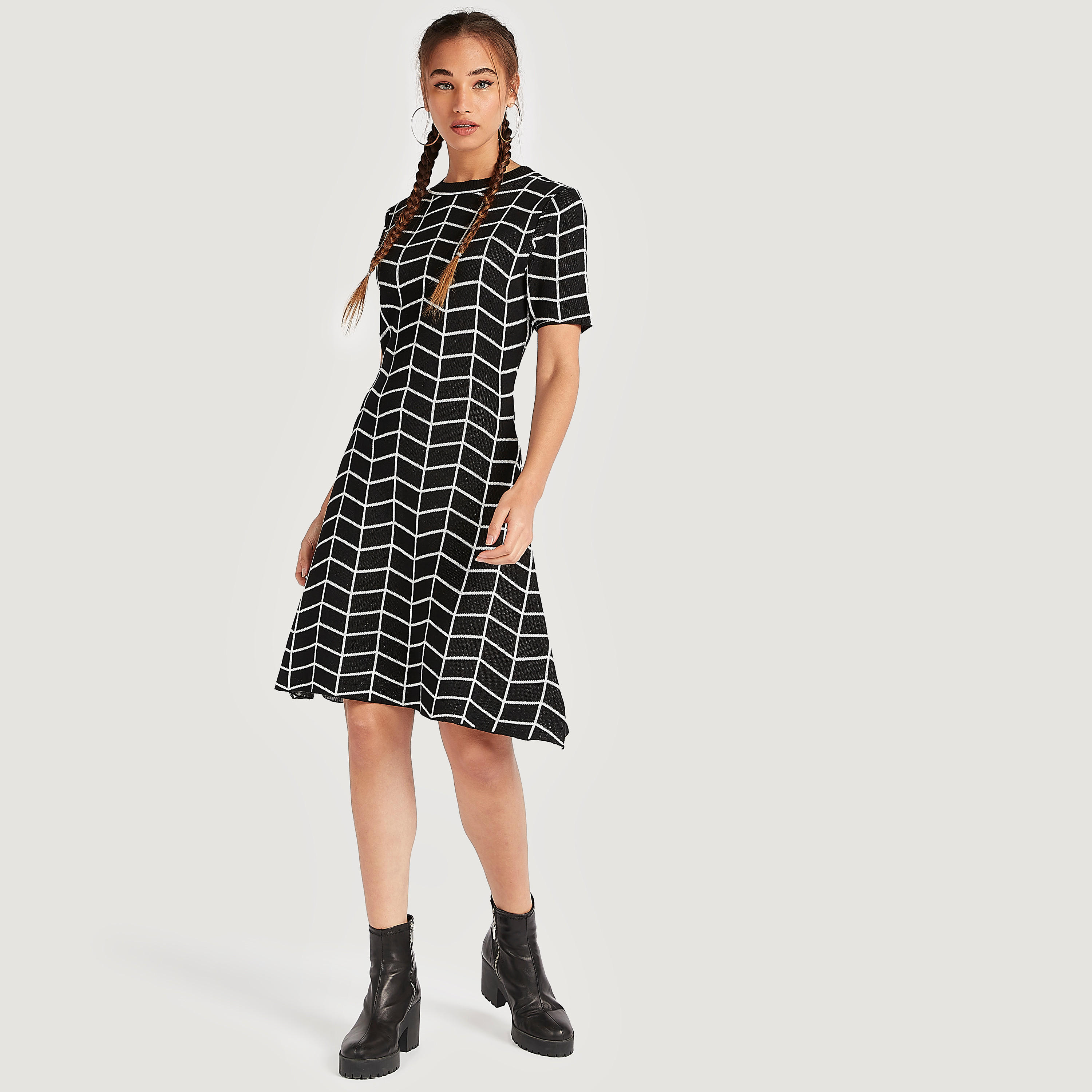 فستان واسع منسدل ميدي بطبعات وأكمام قصيرة من تو إكستريمز-women-clothing-dresses-image-2
