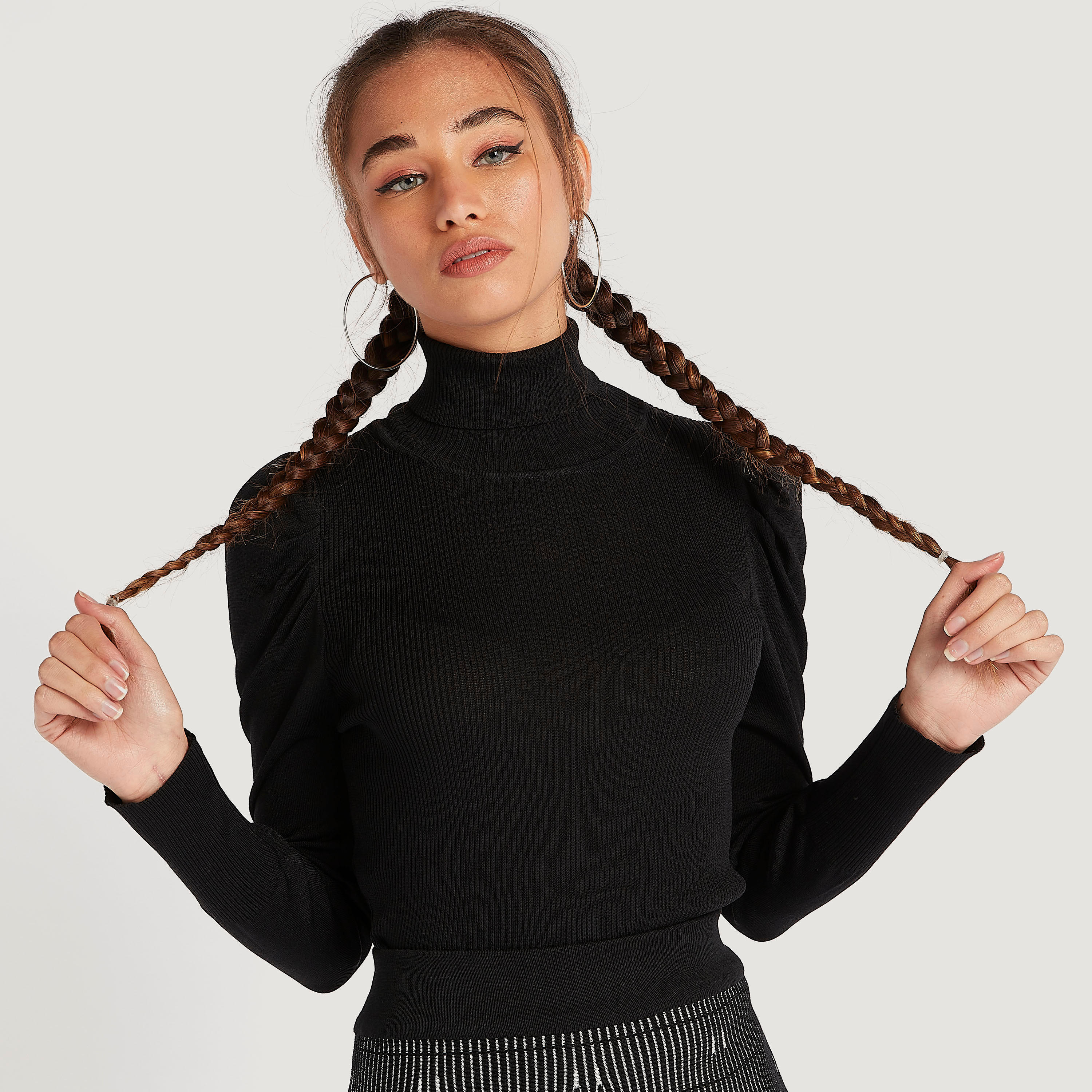 بلوزة بارزة الملمس بأكمام منفوخة وياقة عالية من تو إكستريمز-women-clothing-shirtsandblouses-blouses-image-1