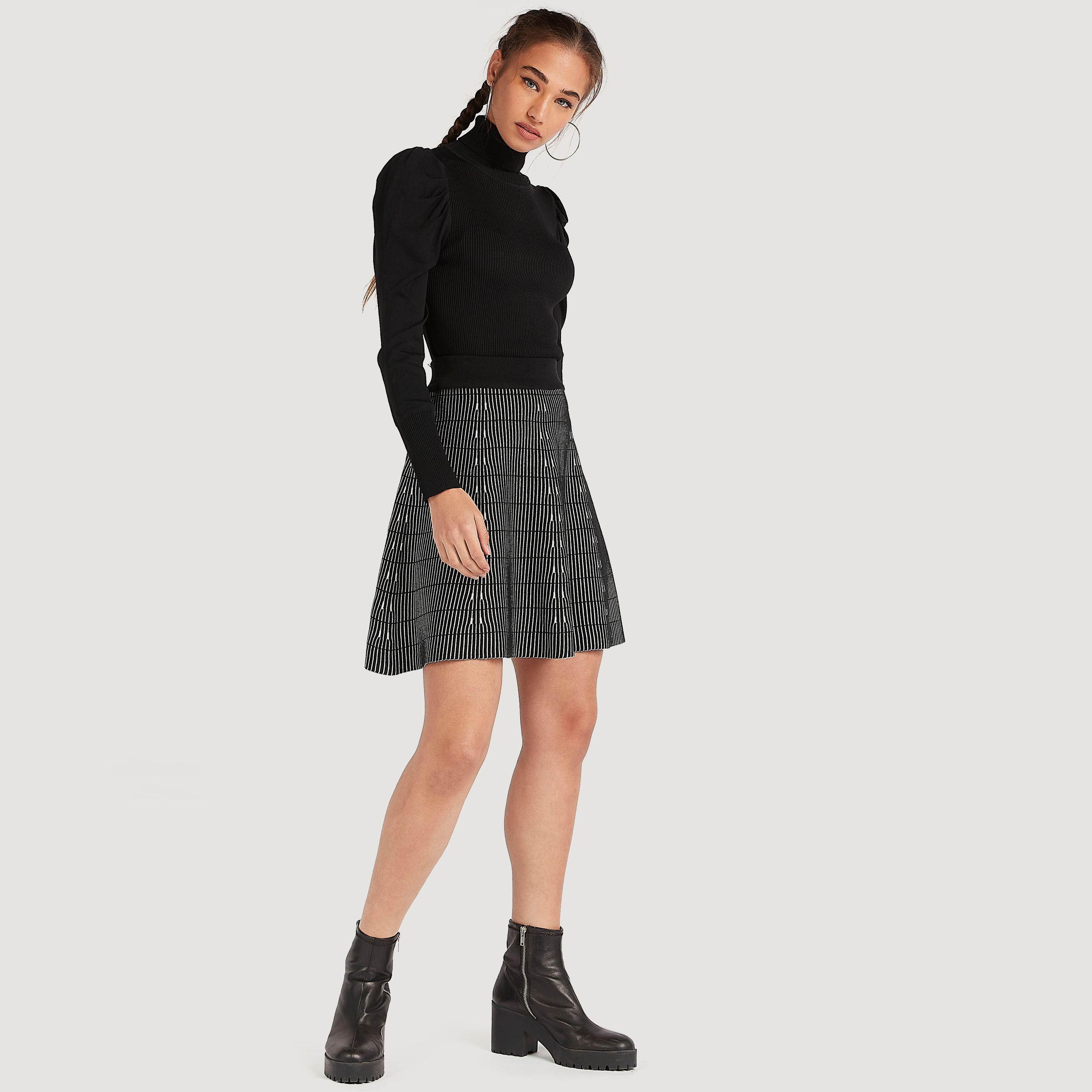 بلوزة بارزة الملمس بأكمام منفوخة وياقة عالية من تو إكستريمز-women-clothing-shirtsandblouses-blouses-image-2