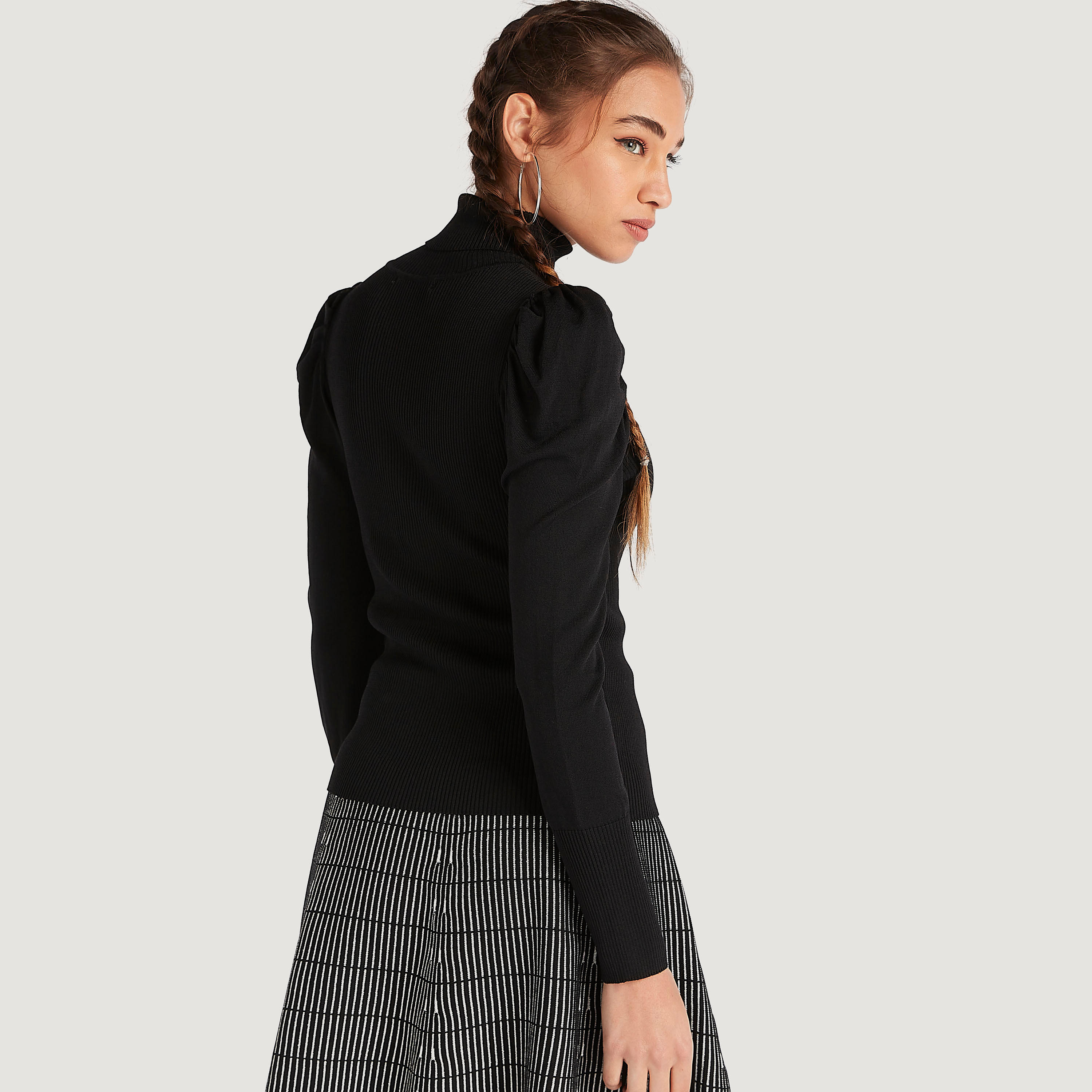 بلوزة بارزة الملمس بأكمام منفوخة وياقة عالية من تو إكستريمز-women-clothing-shirtsandblouses-blouses-image-4