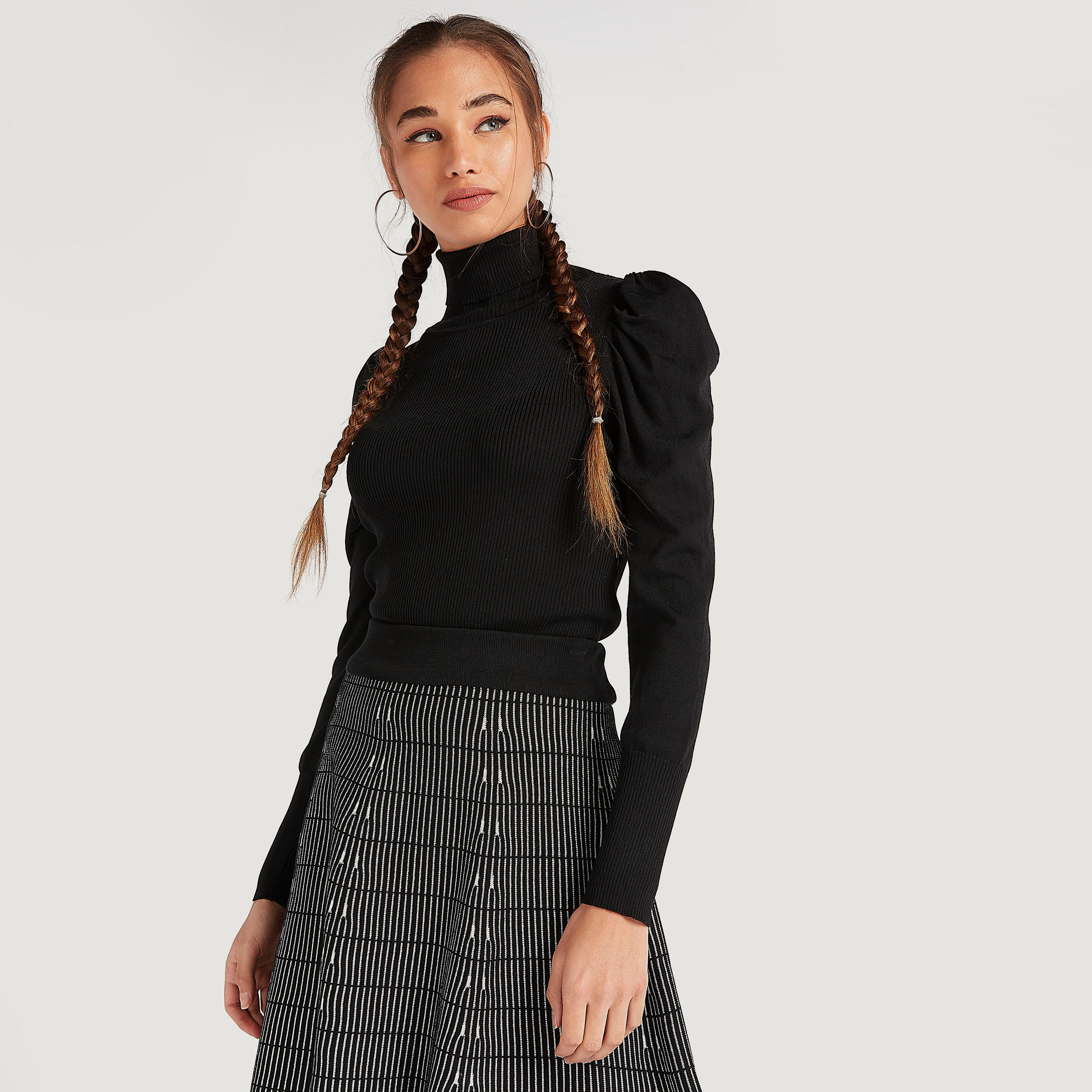 بلوزة بارزة الملمس بأكمام منفوخة وياقة عالية من تو إكستريمز-women-clothing-shirtsandblouses-blouses-image-5