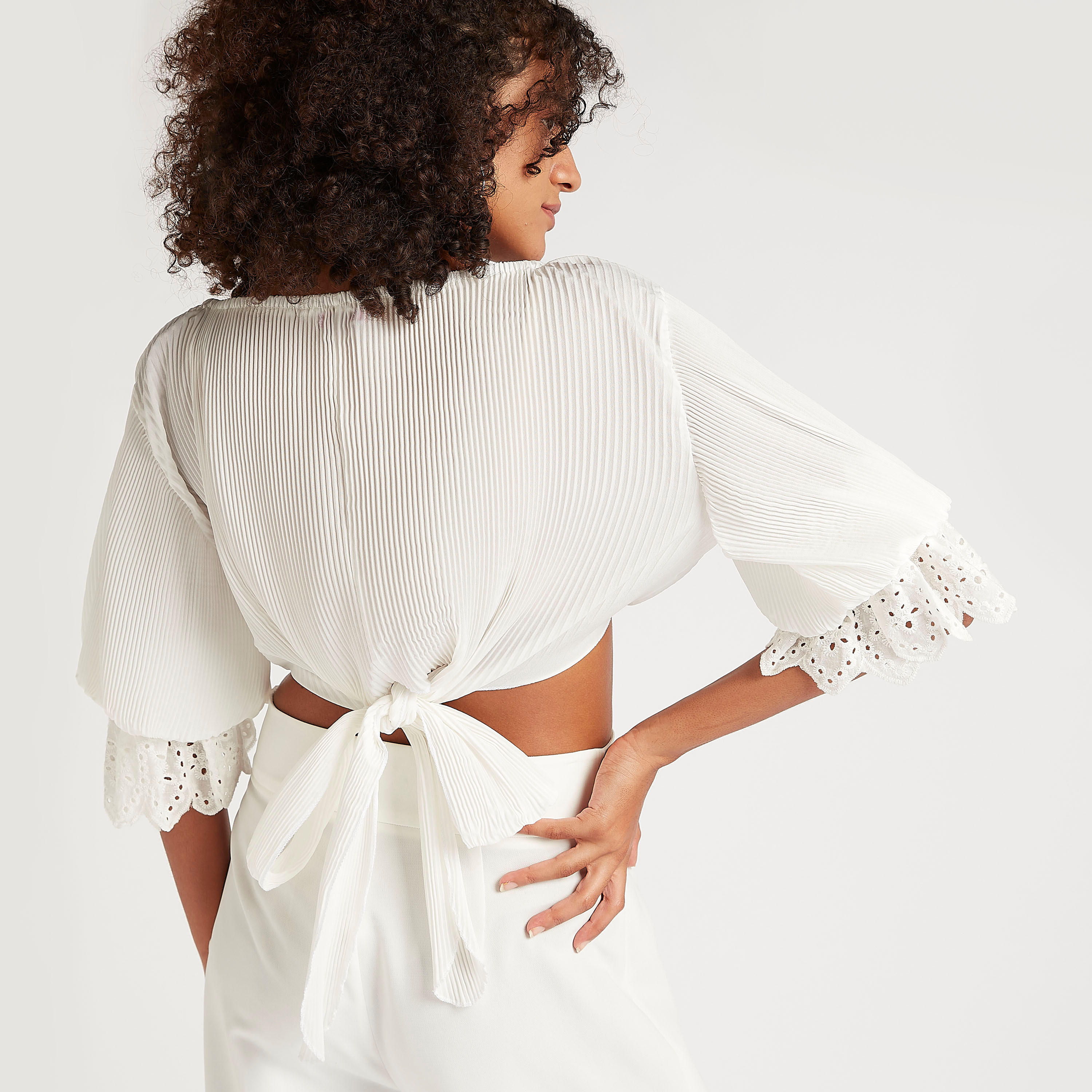 بلوزة قصيرة بارزة الملمس بياقة قارب وأربطة وأكمام 3/4 من تو إكستريمز-women-clothing-shirtsandblouses-blouses-image-4