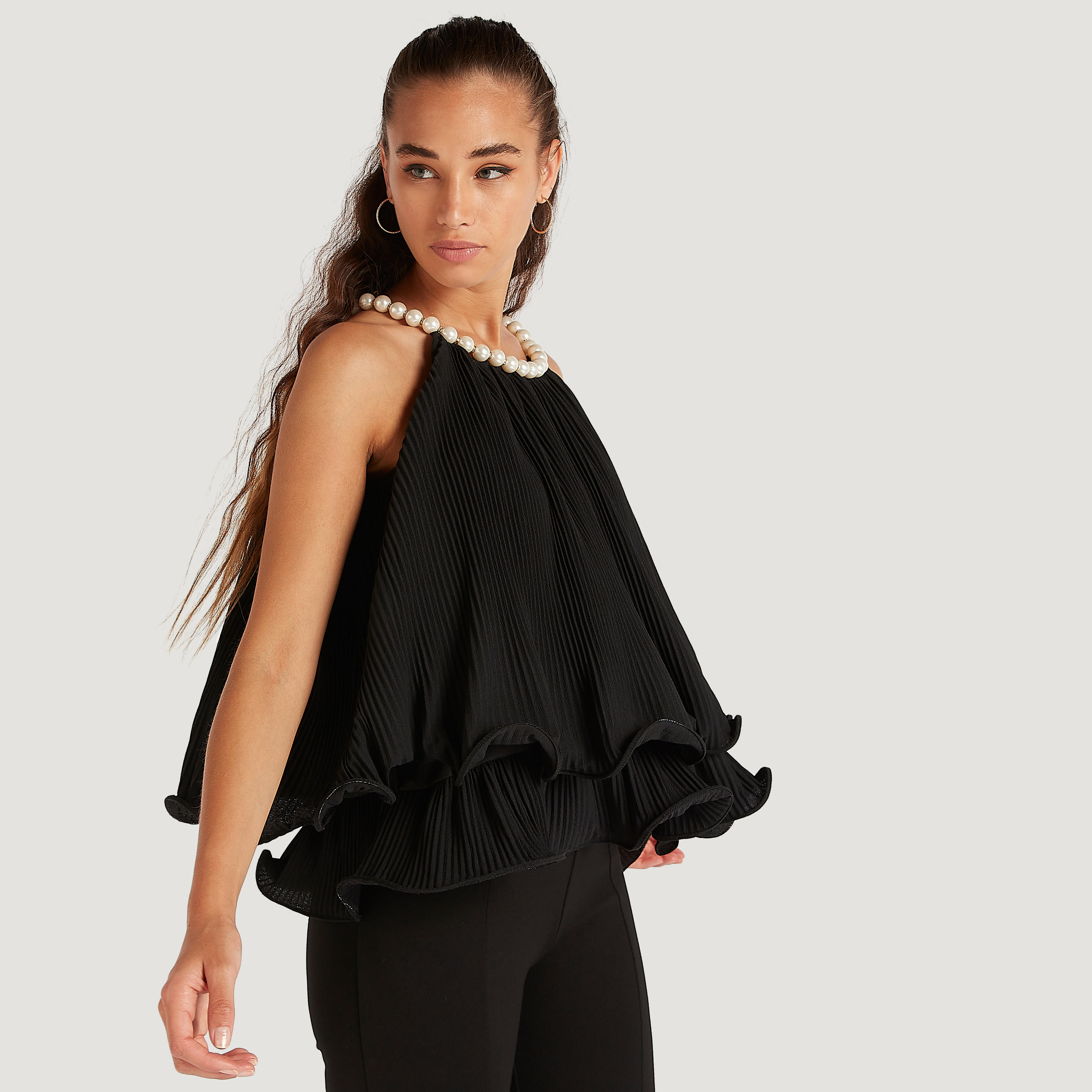 بلوزة مزيّنة باللّؤلؤ دون أكمام وبياقة عميقة من تو إكستريمز-women-clothing-shirtsandblouses-blouses-image-1