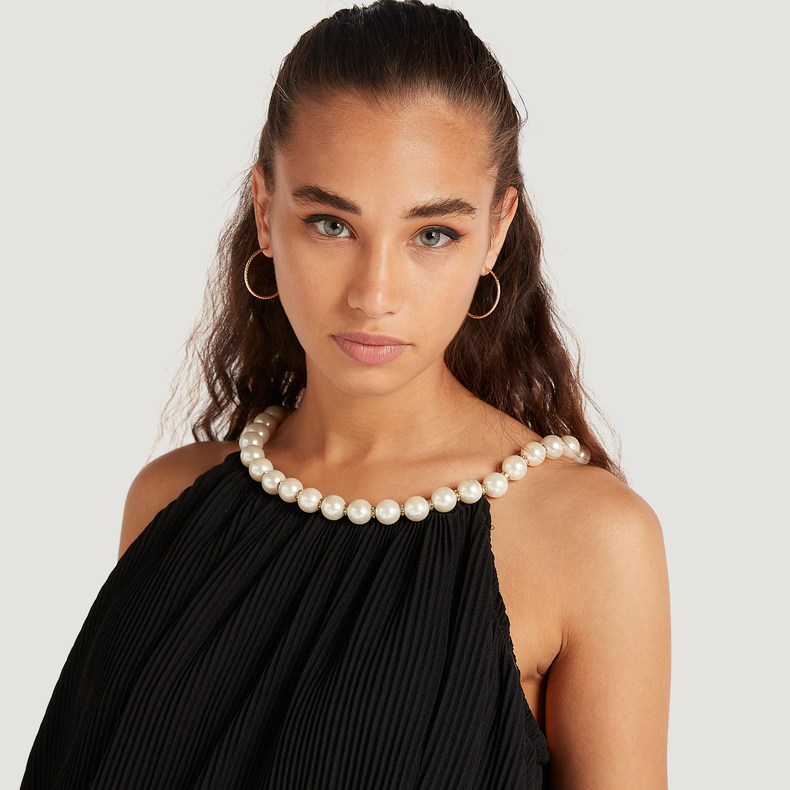 بلوزة مزيّنة باللّؤلؤ دون أكمام وبياقة عميقة من تو إكستريمز-women-clothing-shirtsandblouses-blouses-image-3