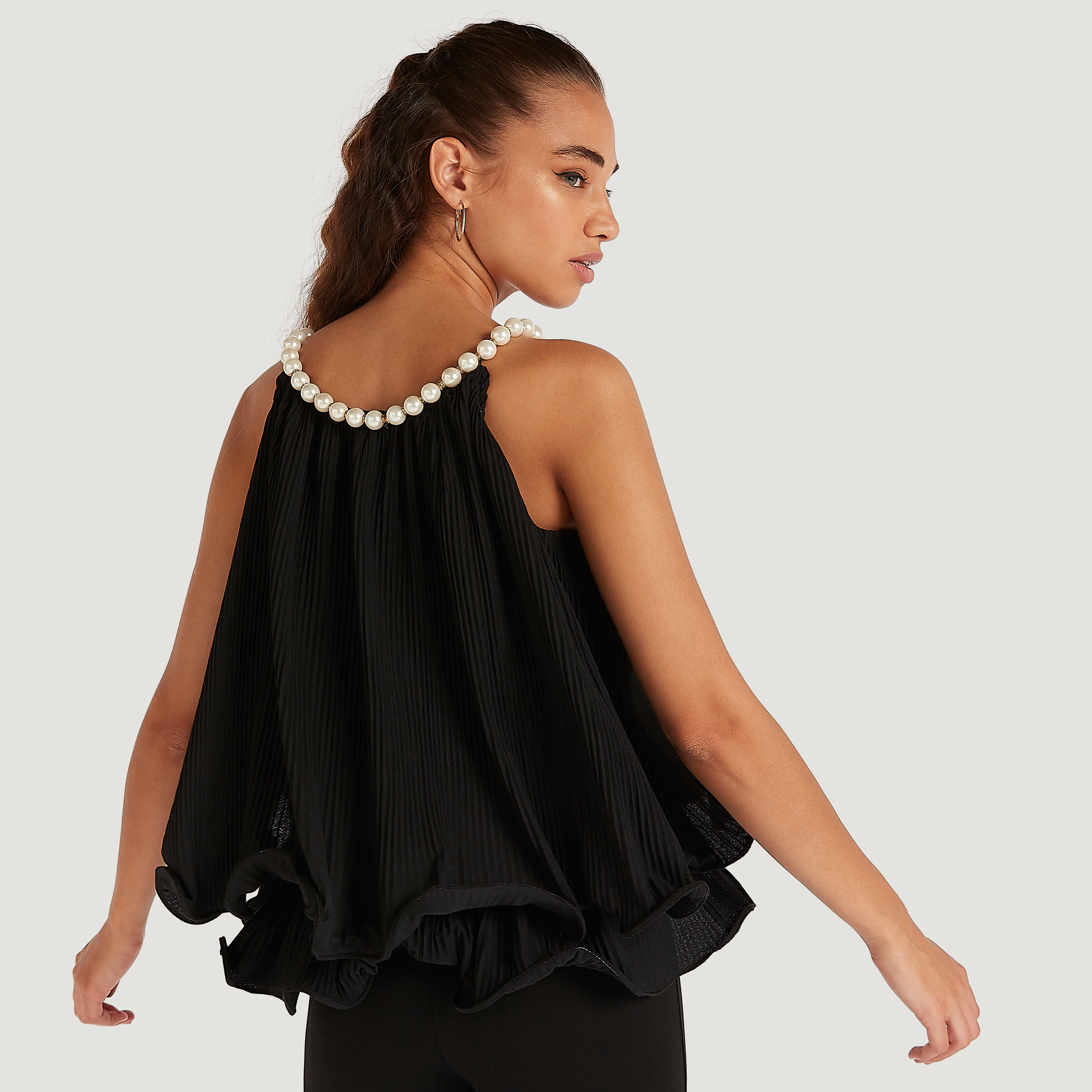 بلوزة مزيّنة باللّؤلؤ دون أكمام وبياقة عميقة من تو إكستريمز-women-clothing-shirtsandblouses-blouses-image-4