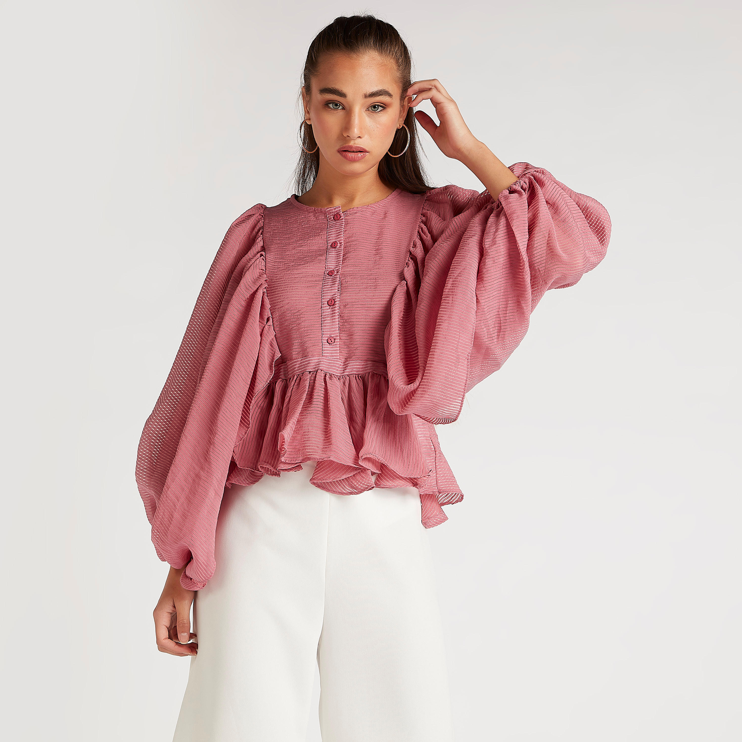 بلوزة مخطّطة بكشكشة من الخصر وأكمام منفوخة-women-clothing-shirtsandblouses-blouses-image-5