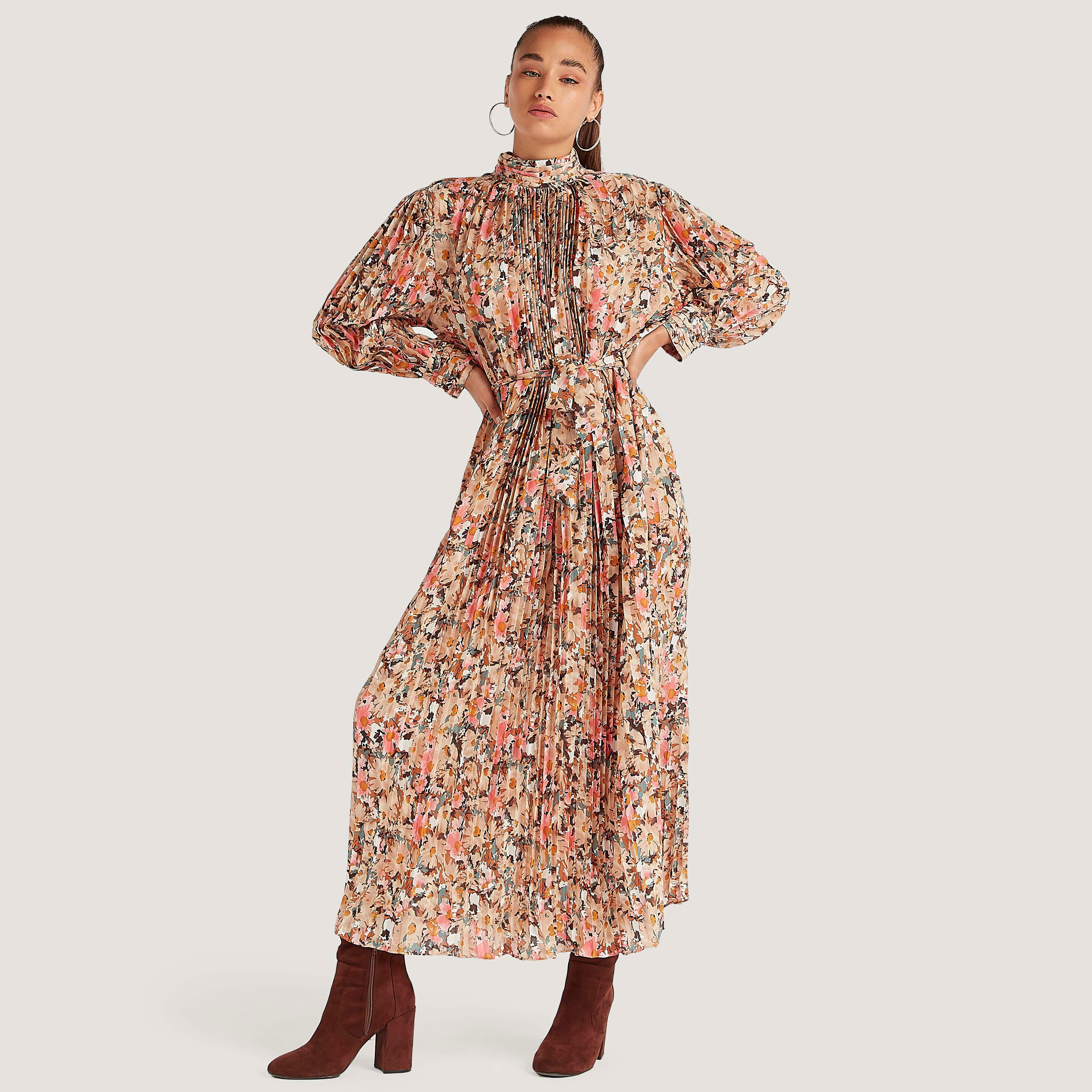 فستان طويل إيه لاين بطبعات أزهار وكشكشة وحزام رباط من تو إكستريمز-women-clothing-dresses-image-1