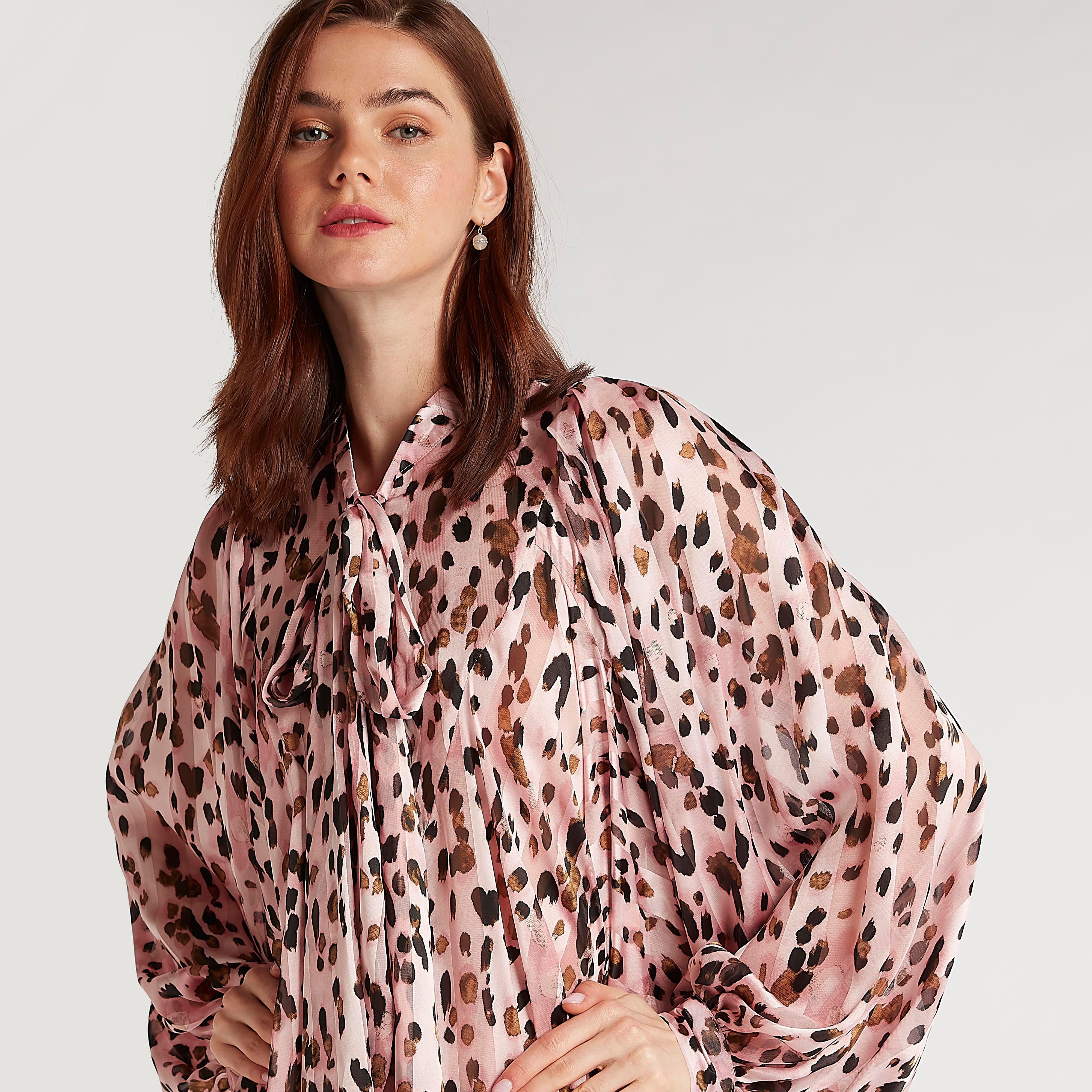 بلوزة بطبعات وربطة عنق وأكمام طويلة من تو إكستريمز-women-clothing-shirtsandblouses-blouses-image-3