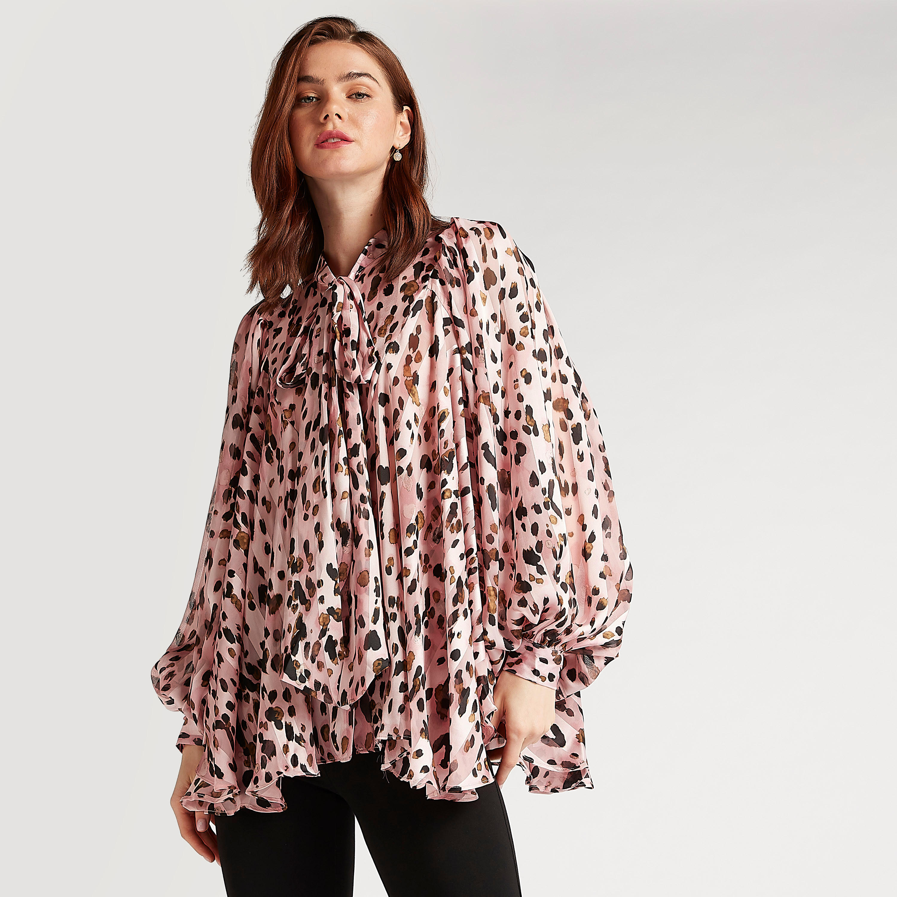 بلوزة بطبعات وربطة عنق وأكمام طويلة من تو إكستريمز-women-clothing-shirtsandblouses-blouses-image-7