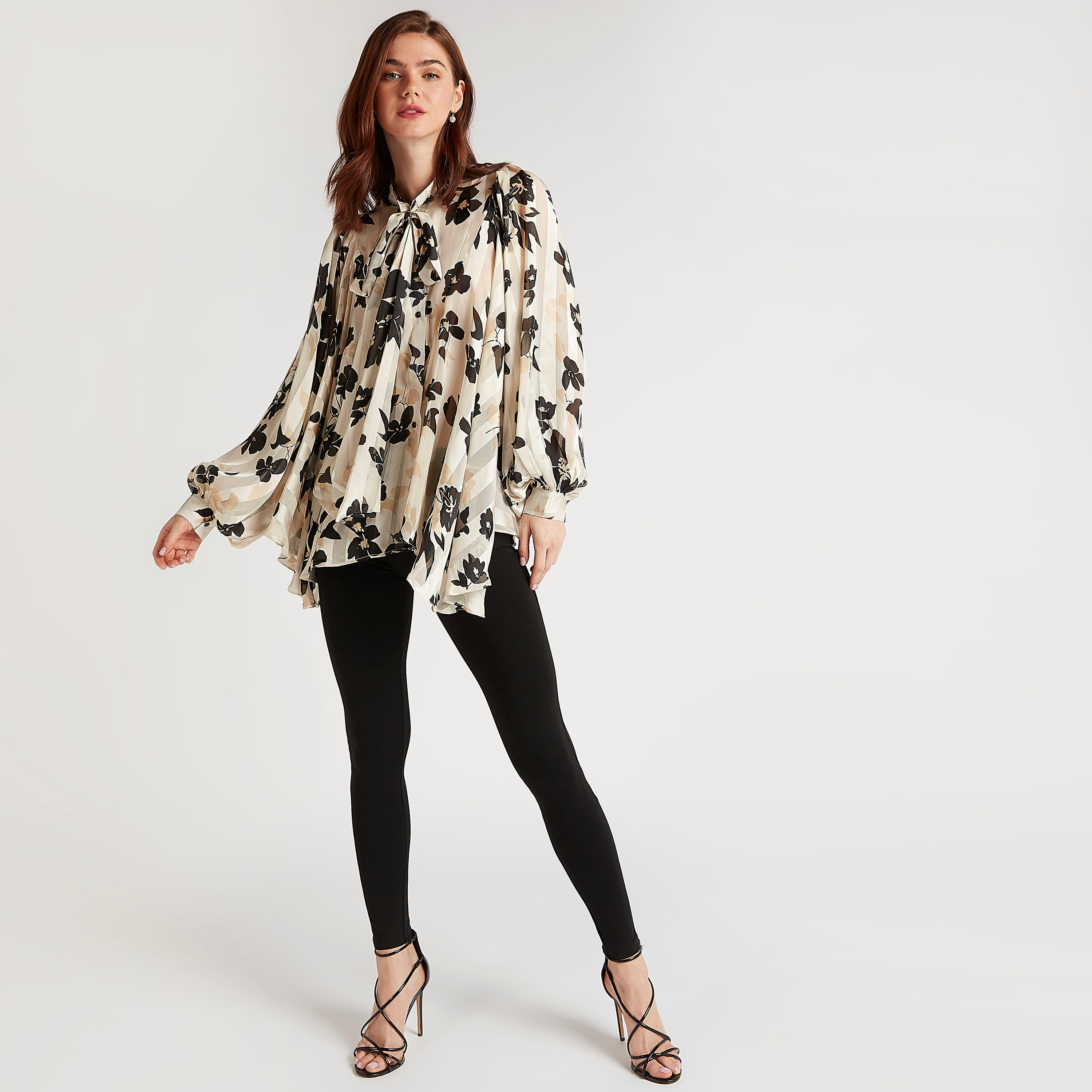 بلوزة بطبعات أزهار وربطة عنق وأكمام طويلة من تو إكستريمز-women-clothing-shirtsandblouses-blouses-image-2