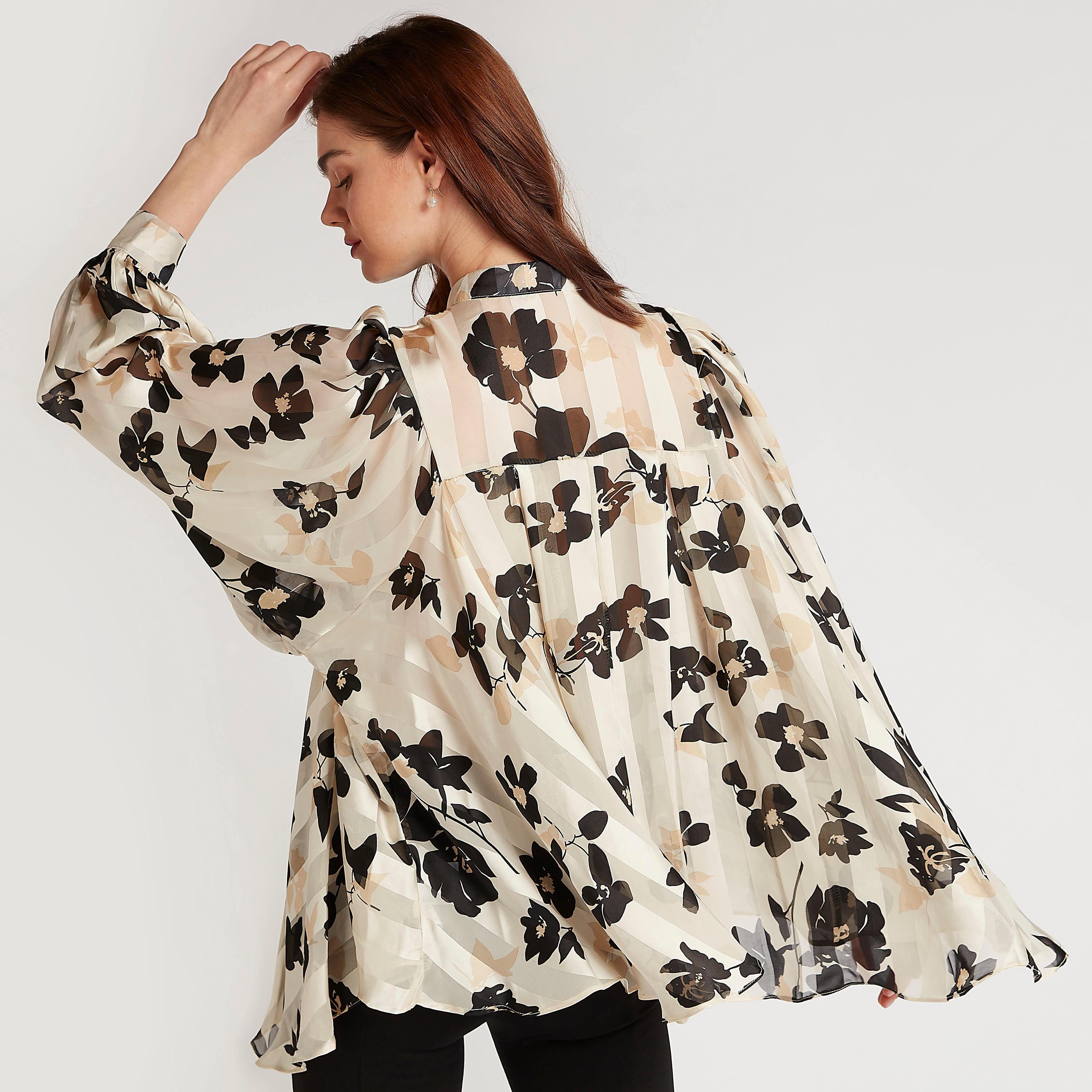 بلوزة بطبعات أزهار وربطة عنق وأكمام طويلة من تو إكستريمز-women-clothing-shirtsandblouses-blouses-image-4