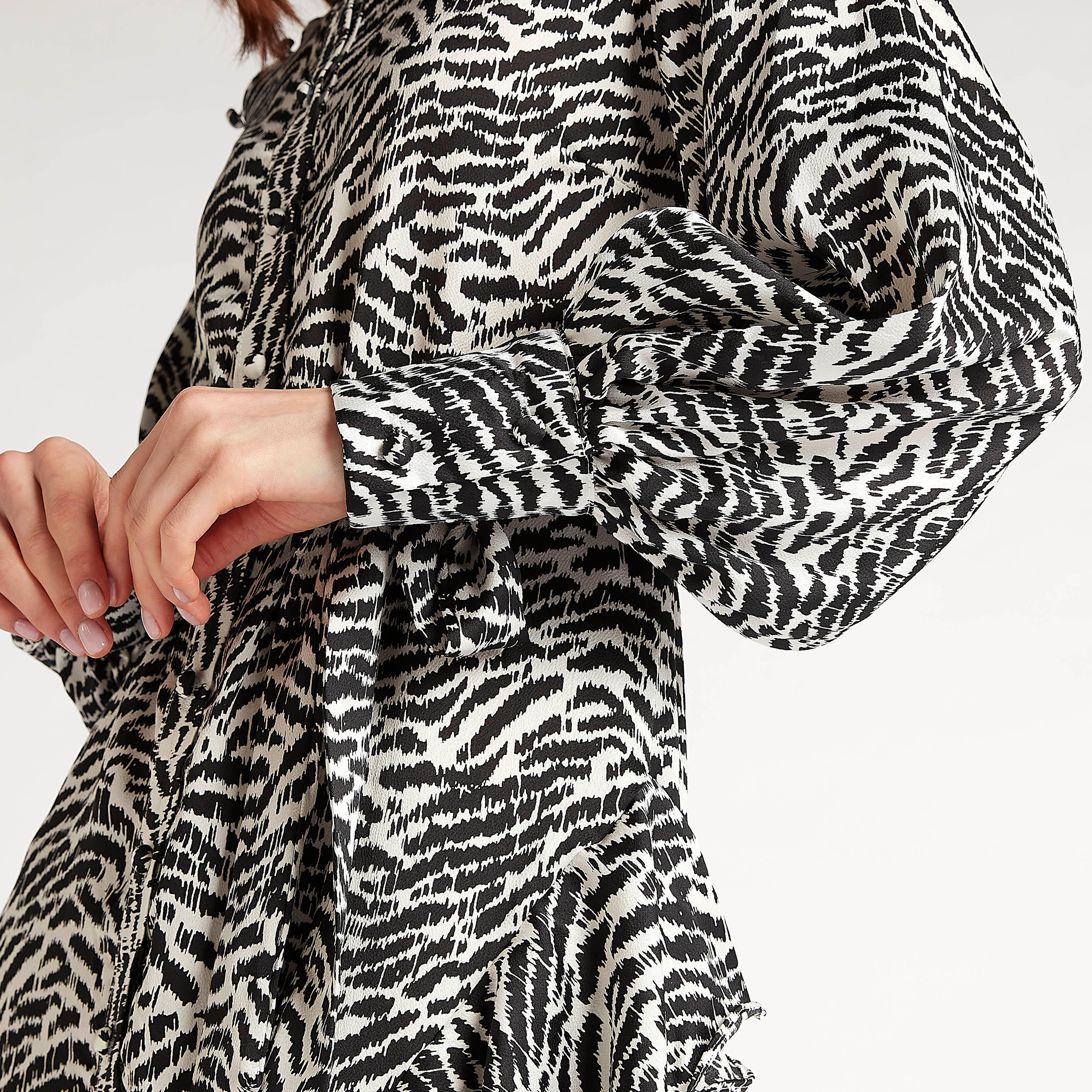 فستان ميدي إيه لاين بطبعات حيوانات وأكمام طويلة ووشاح من تو إكستريمز-women-clothing-dresses-image-3