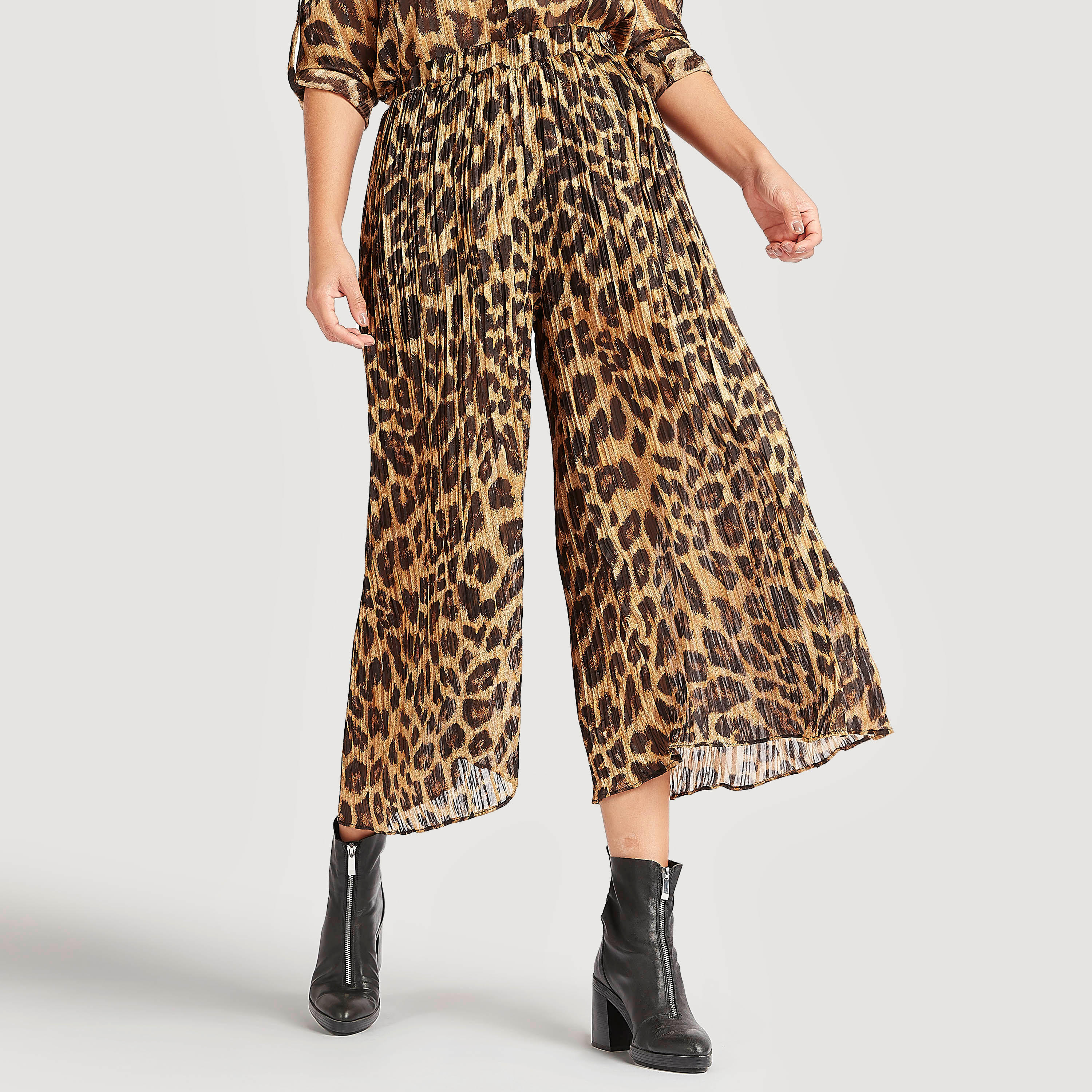 بنطلون قصير بخصر مطّاطي متوسّط الارتفاع وطبعات حيوانات من تو إكستريمز-women-clothing-bottoms-trousers-image-1