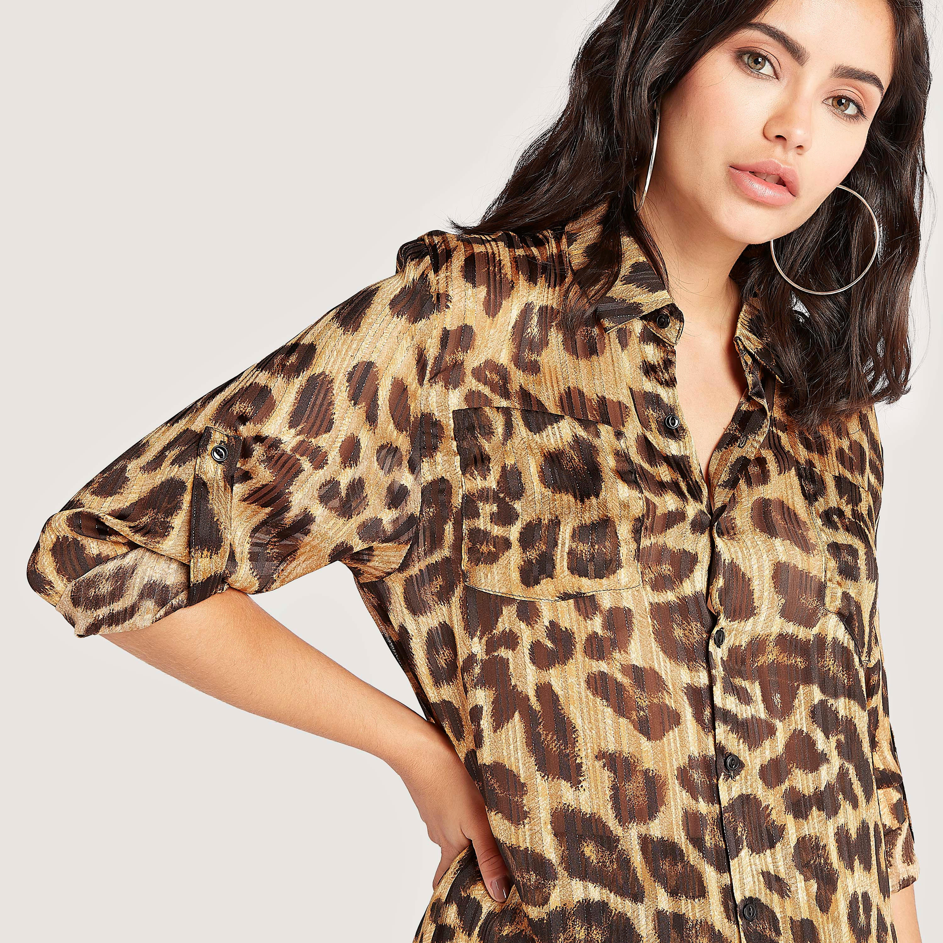بلوزة بياقة عادية وطبعات حيوانات وجيوب على الصّدر وأكمام طويلة من تو إكستريمز-women-clothing-shirtsandblouses-blouses-image-3