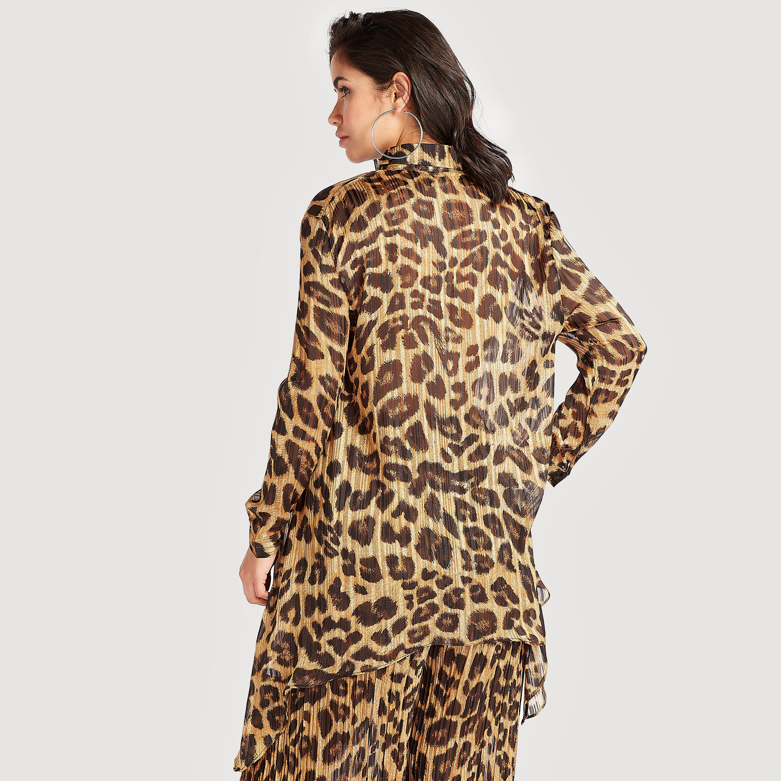 بلوزة بياقة عادية وطبعات حيوانات وجيوب على الصّدر وأكمام طويلة من تو إكستريمز-women-clothing-shirtsandblouses-blouses-image-4