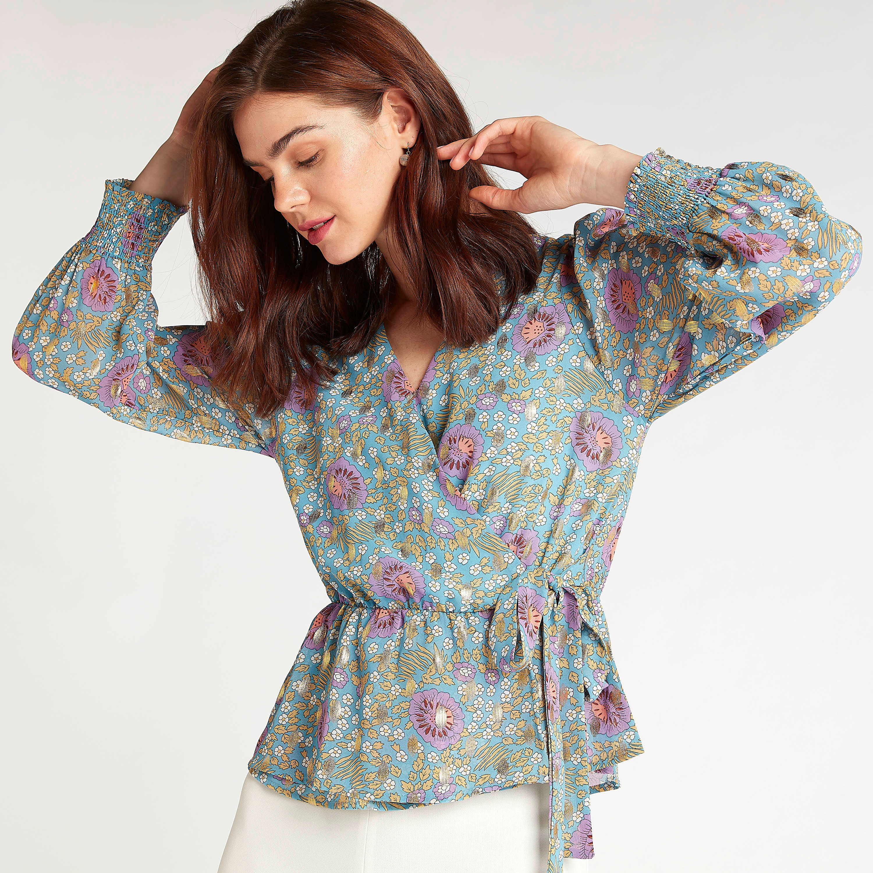 بلوزة بياقة v وطبعات أزهار وأكمام طويلة من تو إكستريمز-women-clothing-shirtsandblouses-blouses-image-1