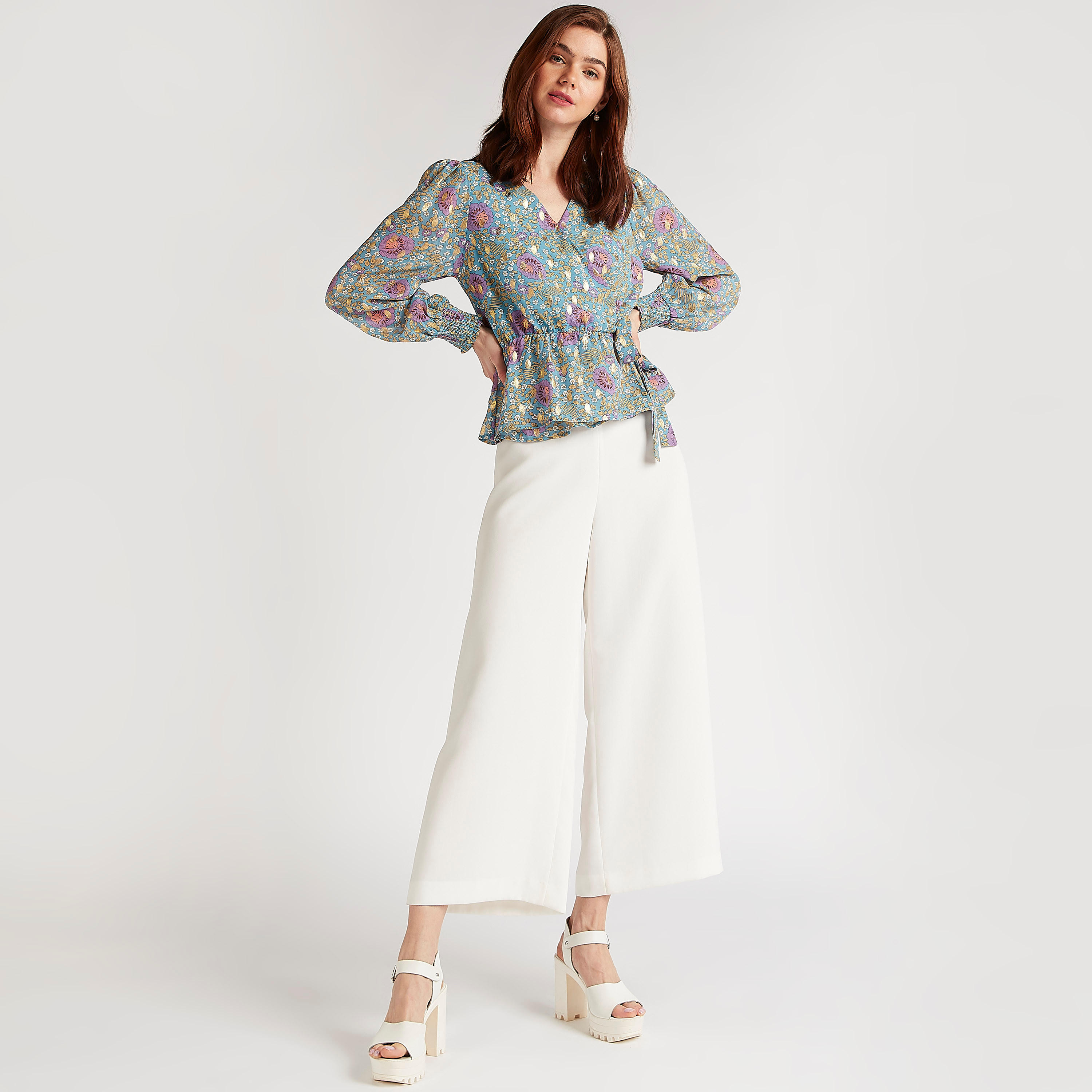 بلوزة بياقة v وطبعات أزهار وأكمام طويلة من تو إكستريمز-women-clothing-shirtsandblouses-blouses-image-2