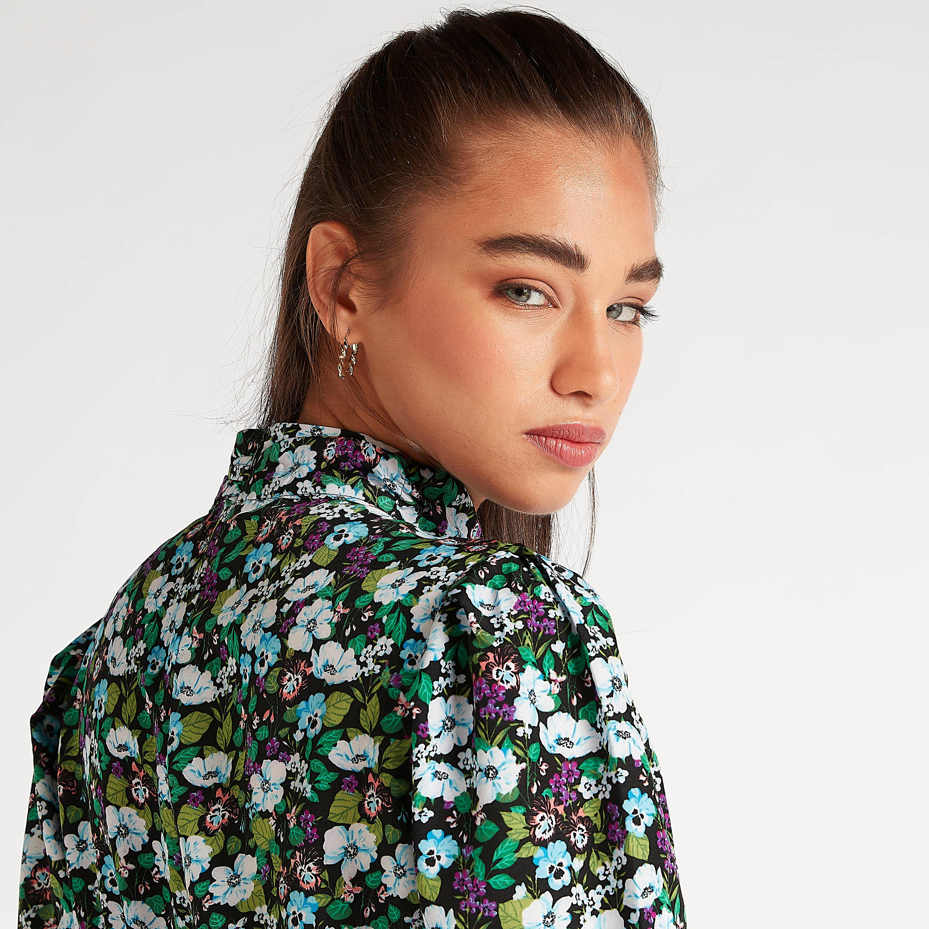 فستان ميدي إيه لاين بطبعات أزهار وياقة عالية وأكمام طويلة من تو إكستريمز-women-clothing-dresses-image-6