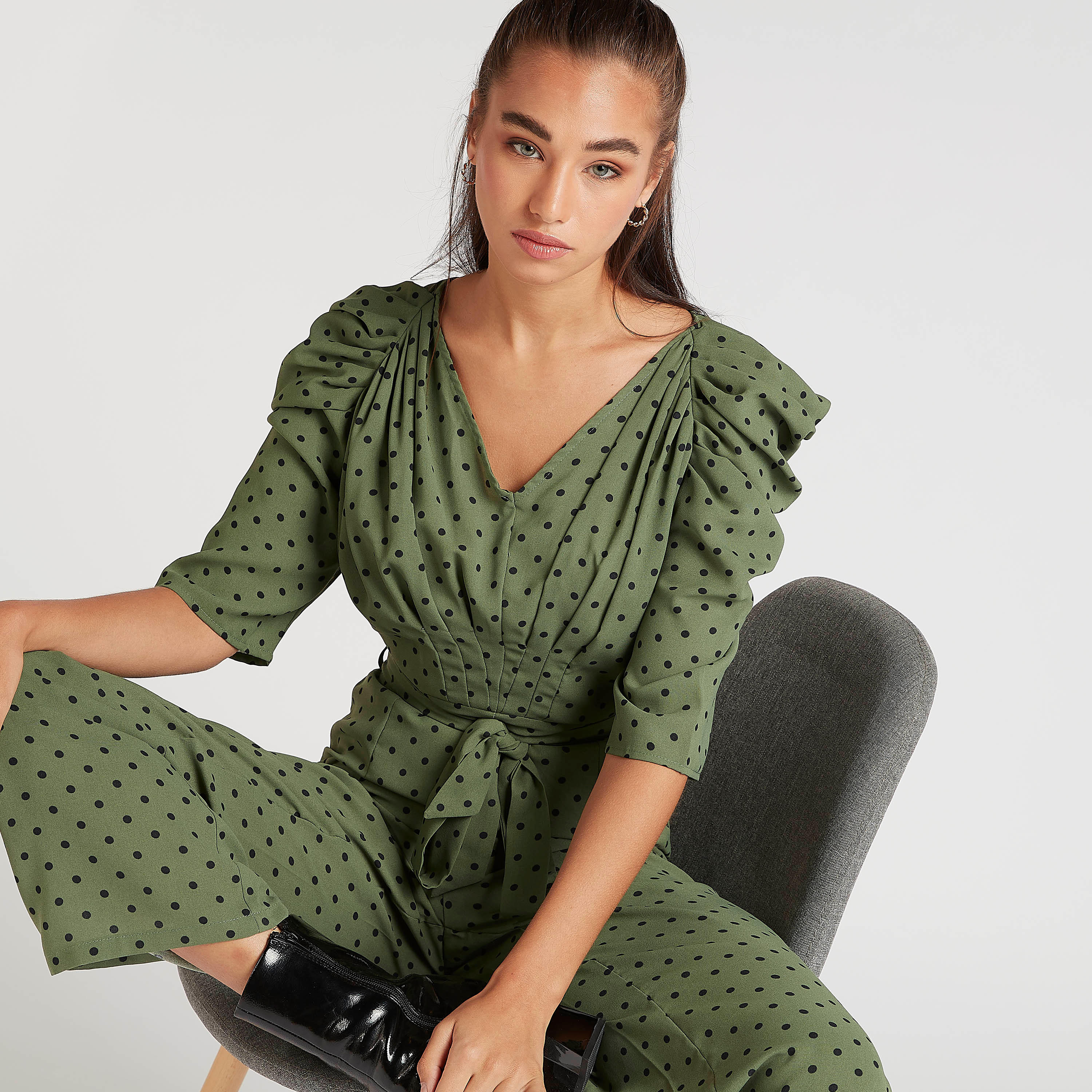جامبسوت بطبعات منقّطة وأكمام 3/4 ورباط من تو إكستريمز-women-clothing-jumpsuits-image-2