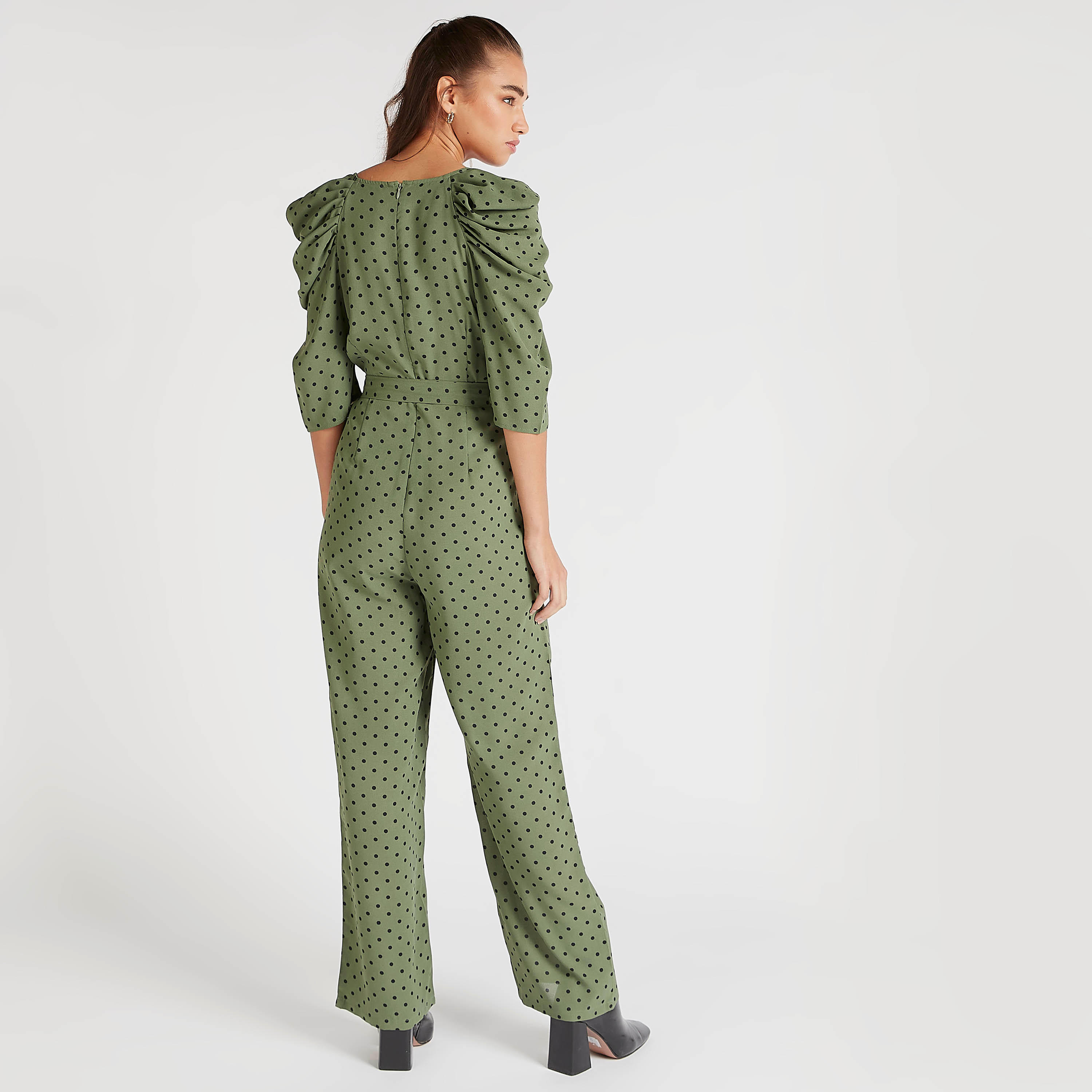 جامبسوت بطبعات منقّطة وأكمام 3/4 ورباط من تو إكستريمز-women-clothing-jumpsuits-image-4