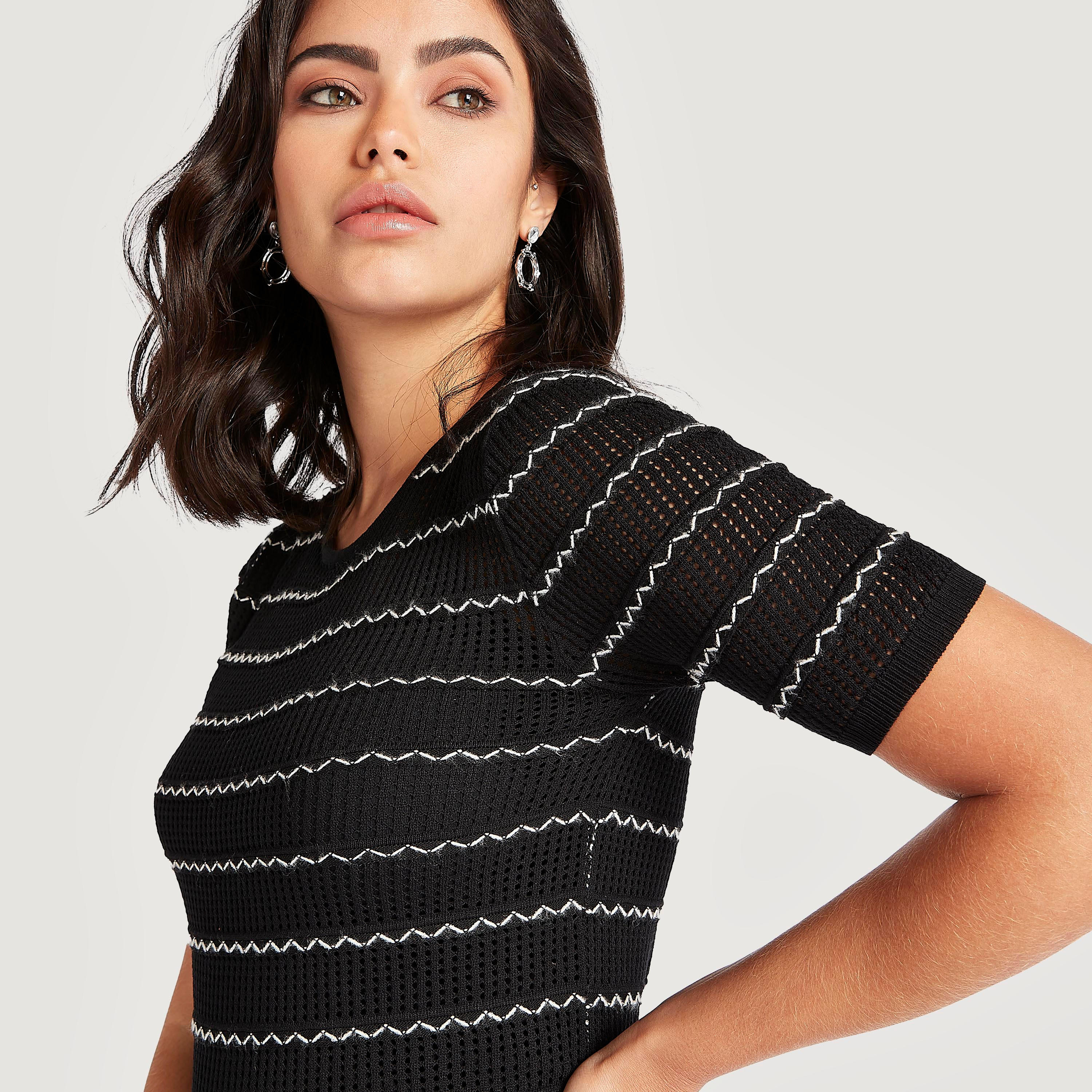 تيشيرت بارز الملمس بياقة مستديرة وأكمام قصيرة وطبعات تو إكستريمز-women-clothing-tshirts-image-5