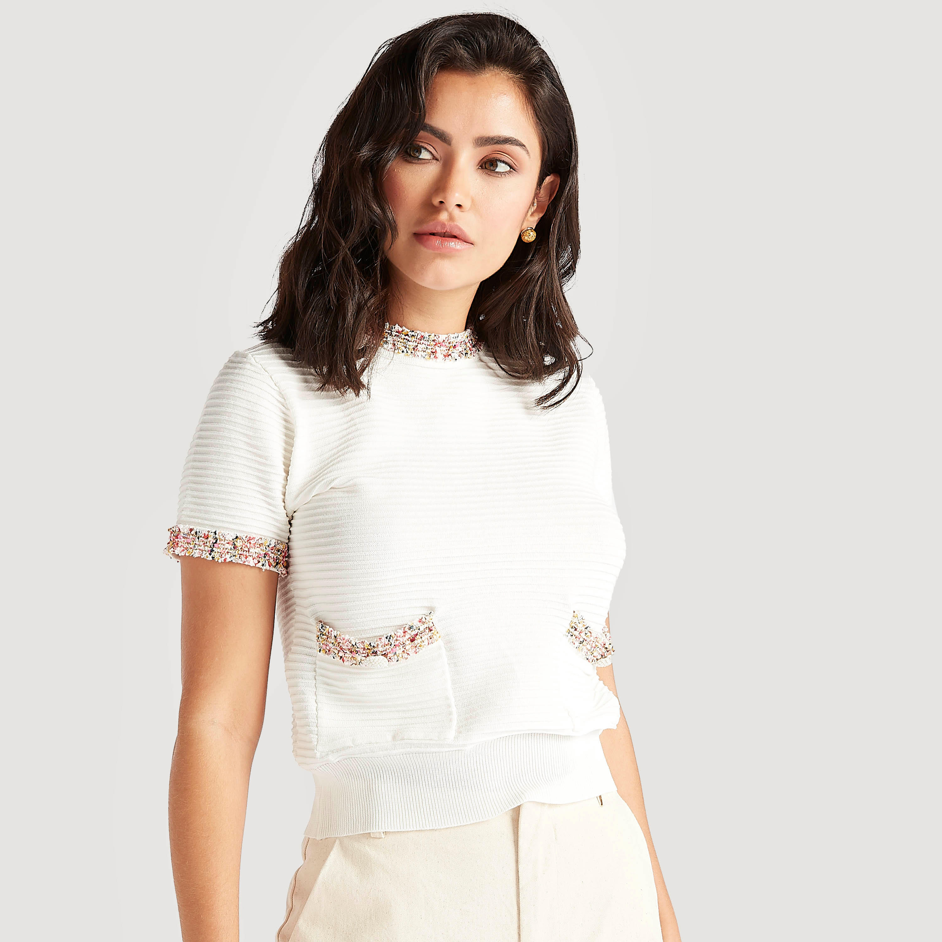 بلوزة بياقة عالية بارزة الملمس وجيوب وأكمام قصيرة من تو إكستريمز-women-clothing-shirtsandblouses-blouses-image-1