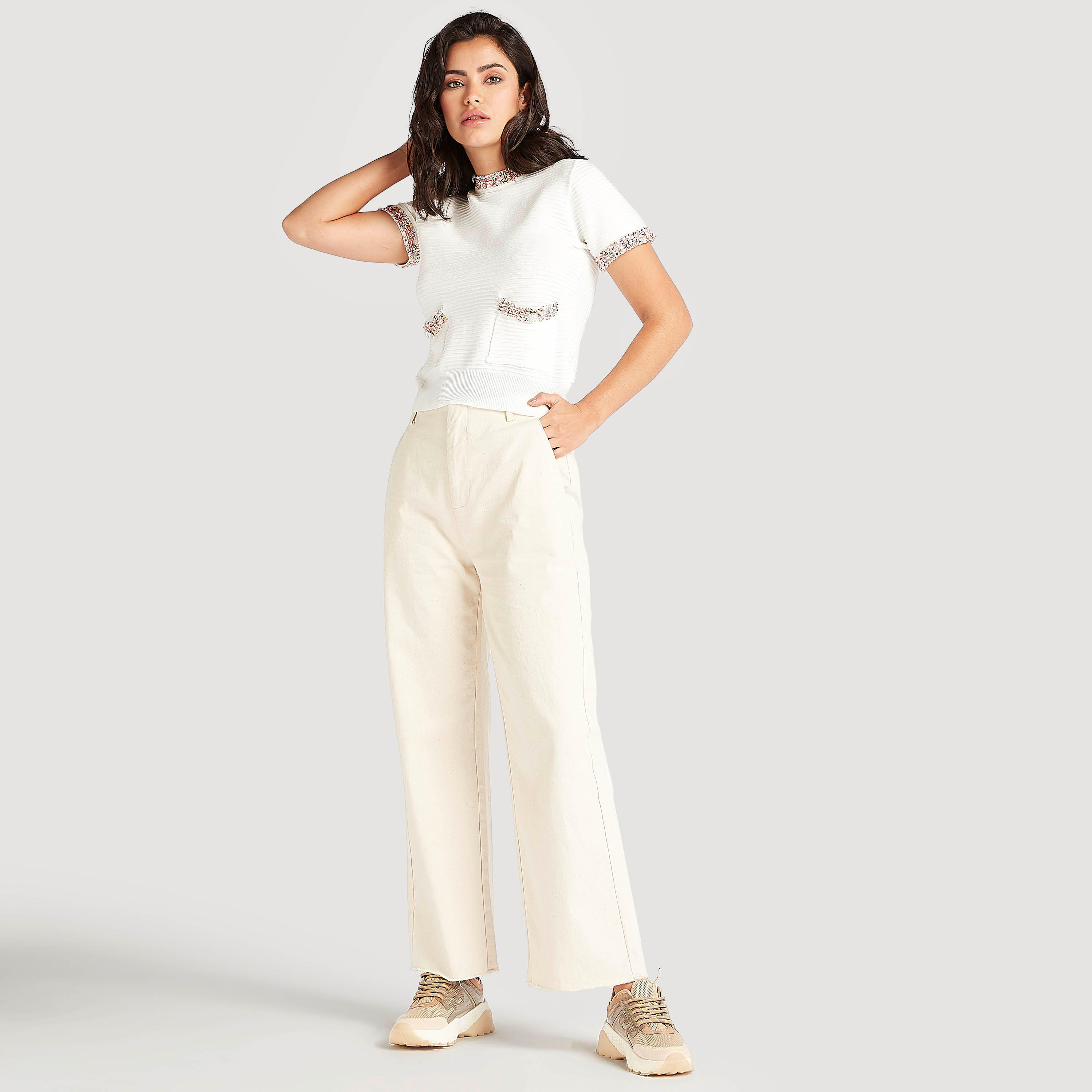 بلوزة بياقة عالية بارزة الملمس وجيوب وأكمام قصيرة من تو إكستريمز-women-clothing-shirtsandblouses-blouses-image-2