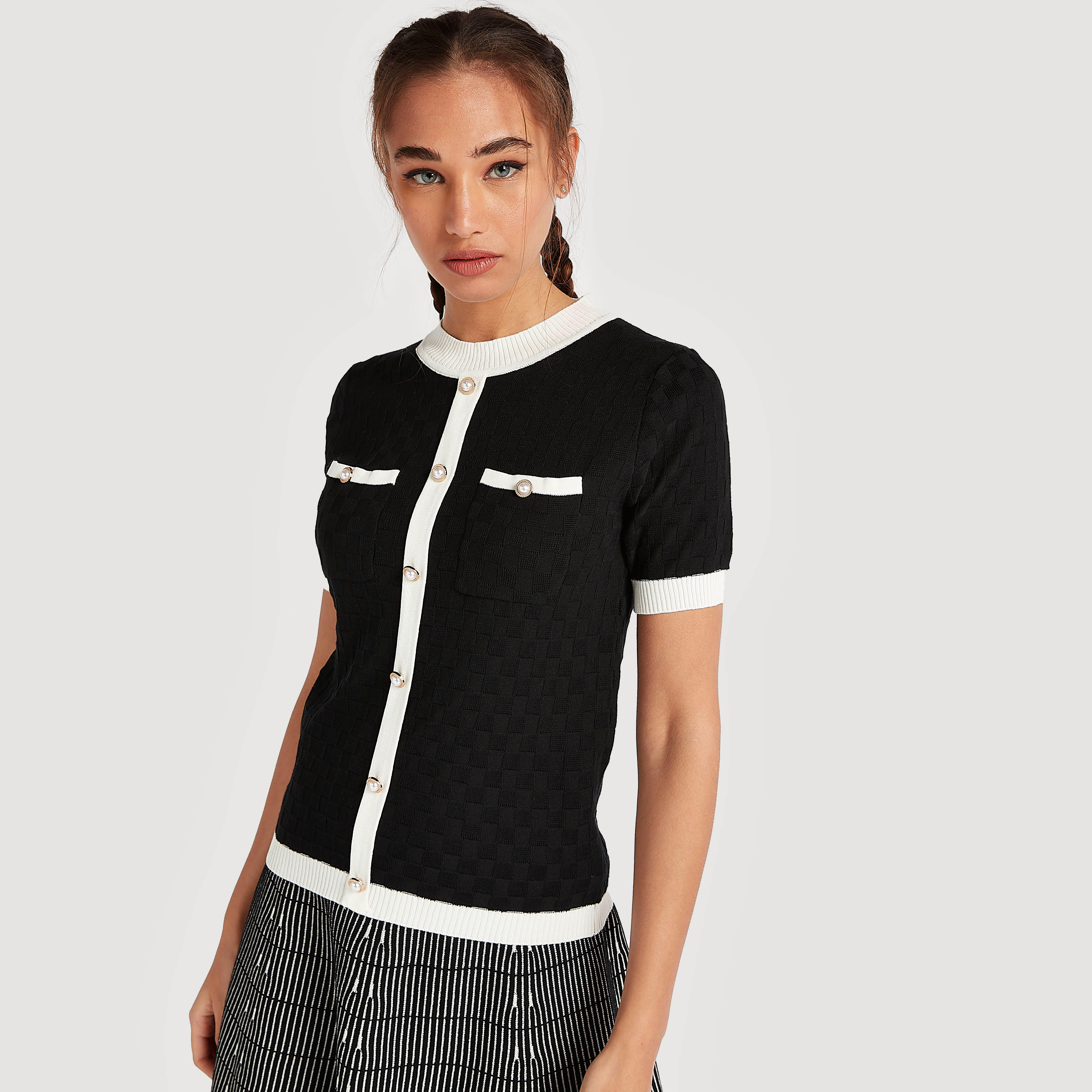 كنزة بارزة الملمس بأكمام قصيرة وجيوب من تو إكستريمز-women-winterwear-cardigansandjumpers-cardigans-image-1
